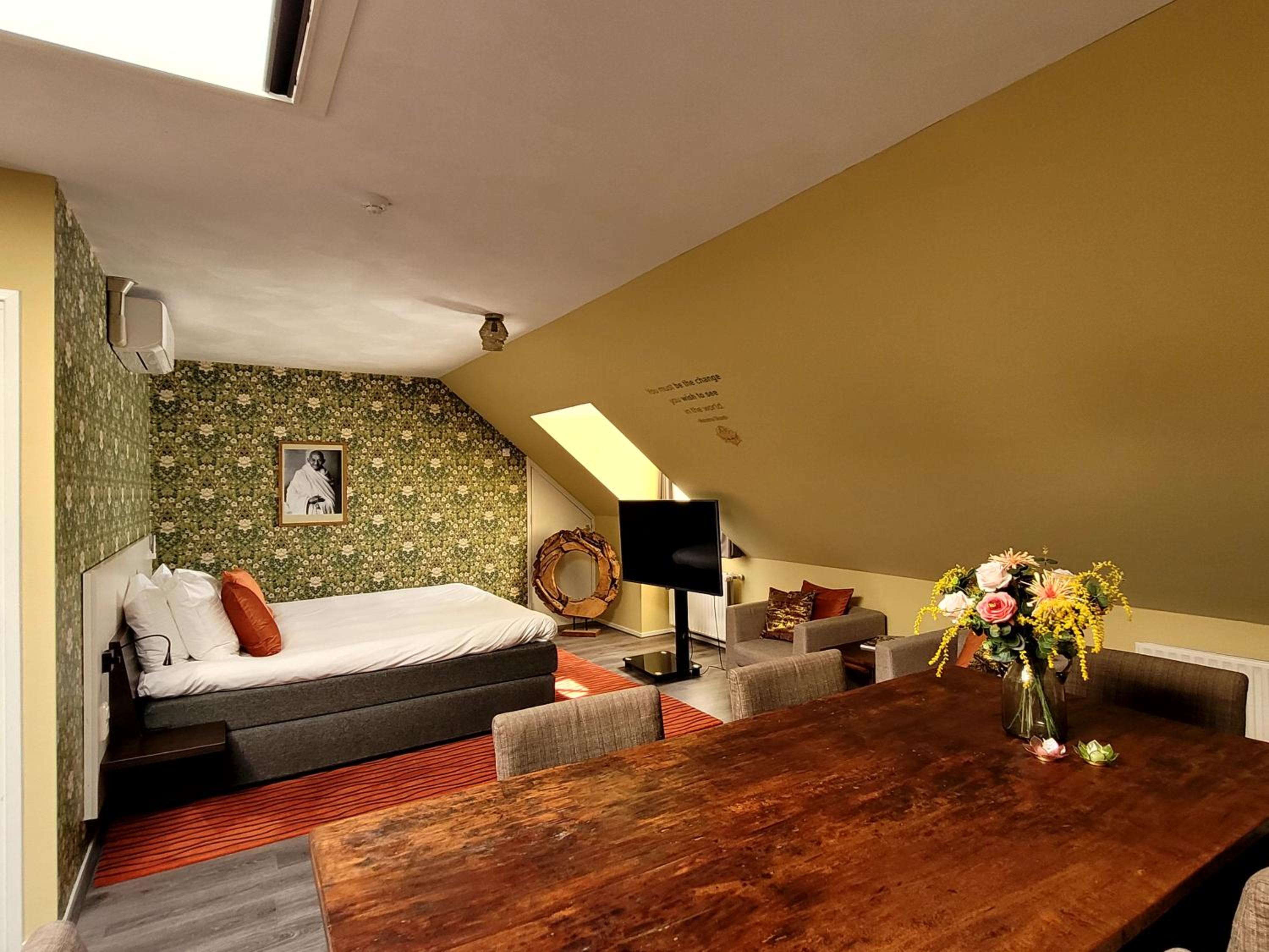 Deluxe XL Cityview Room photo 2
