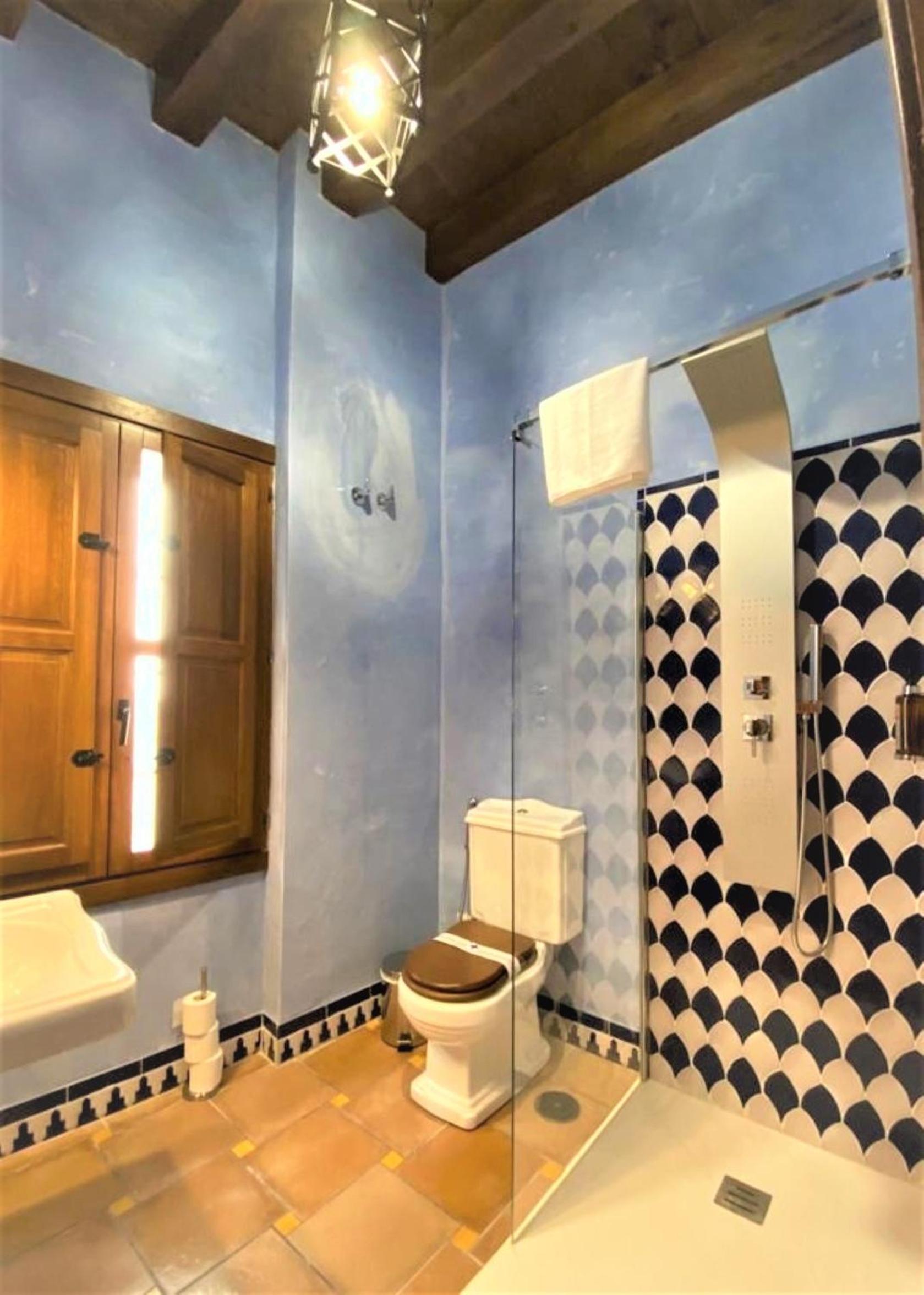 One-Bedroom Apartment - Photo 11