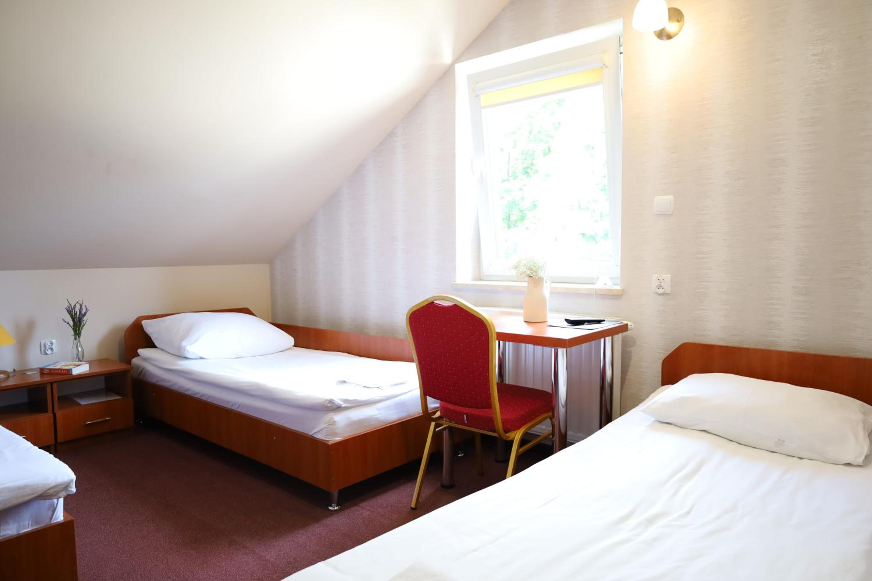 Double or Twin Room with Private Bathroom - Photo 1