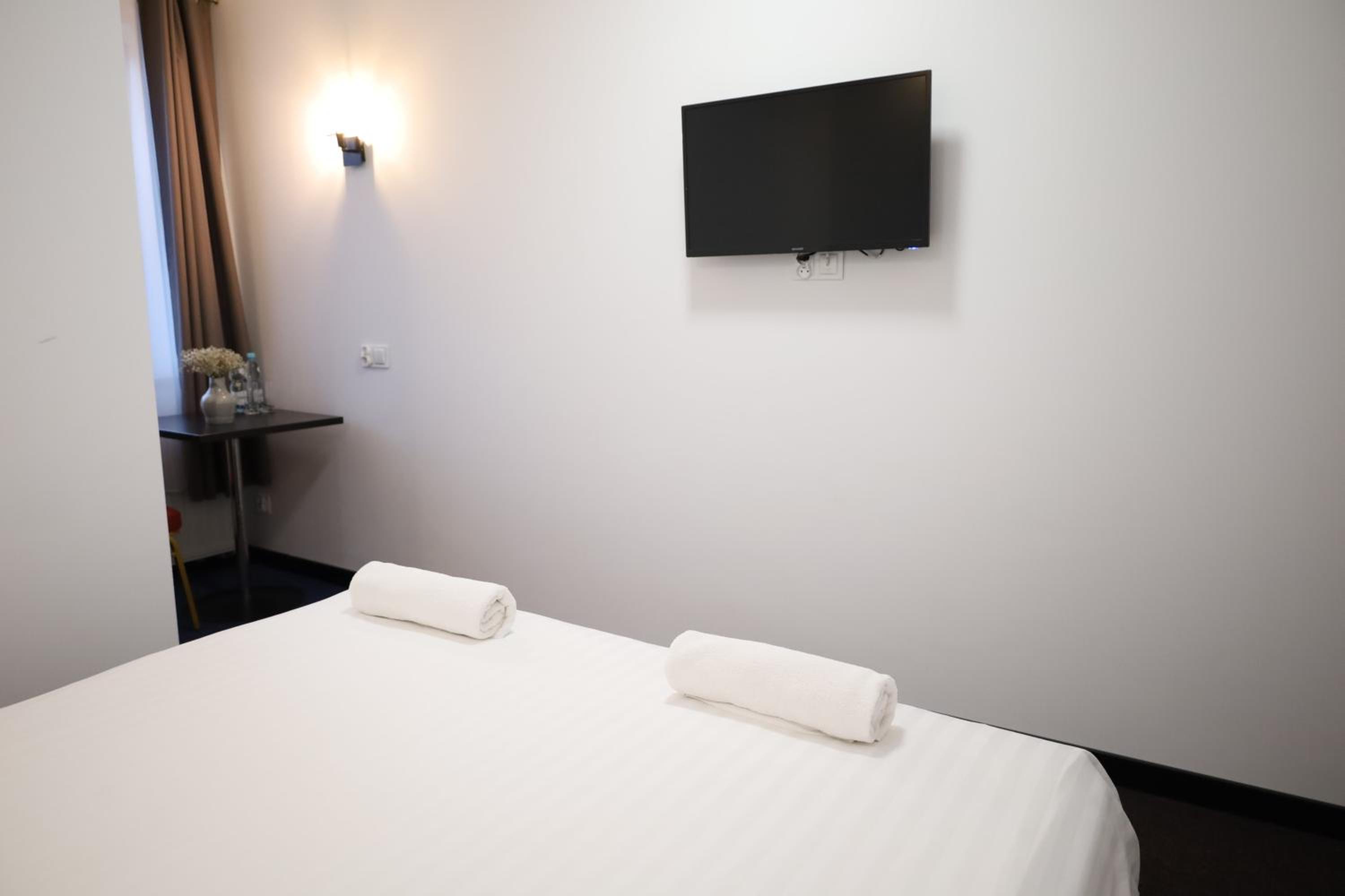Standard King Room - Photo 2