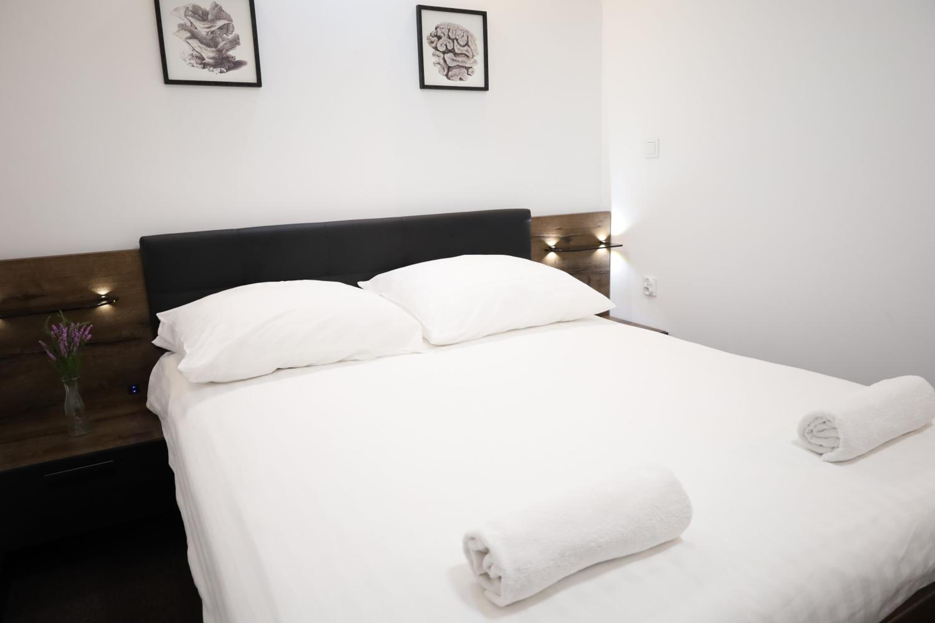 Standard King Room - Photo 5