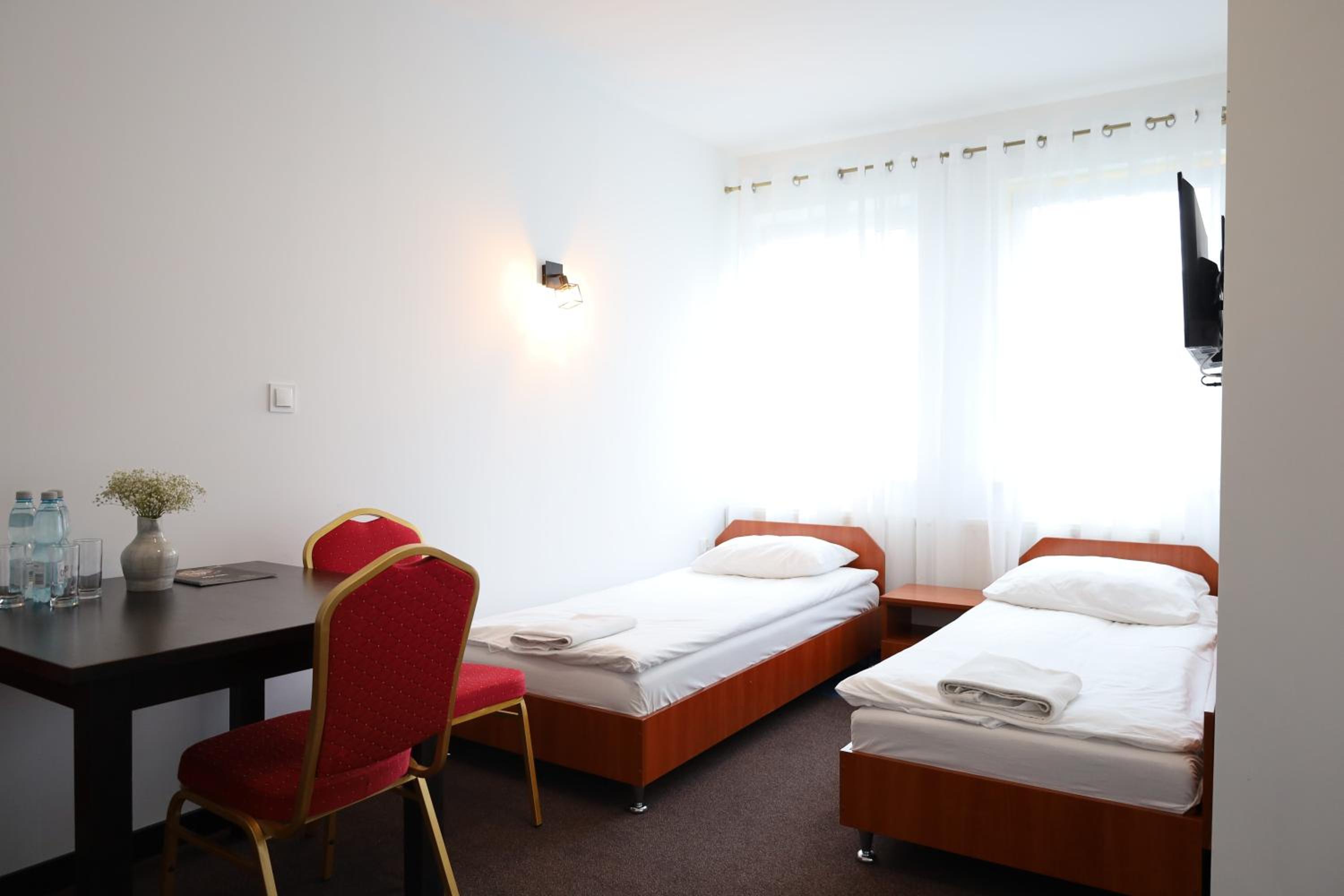 Quadruple Room with Bathroom - Photo 1