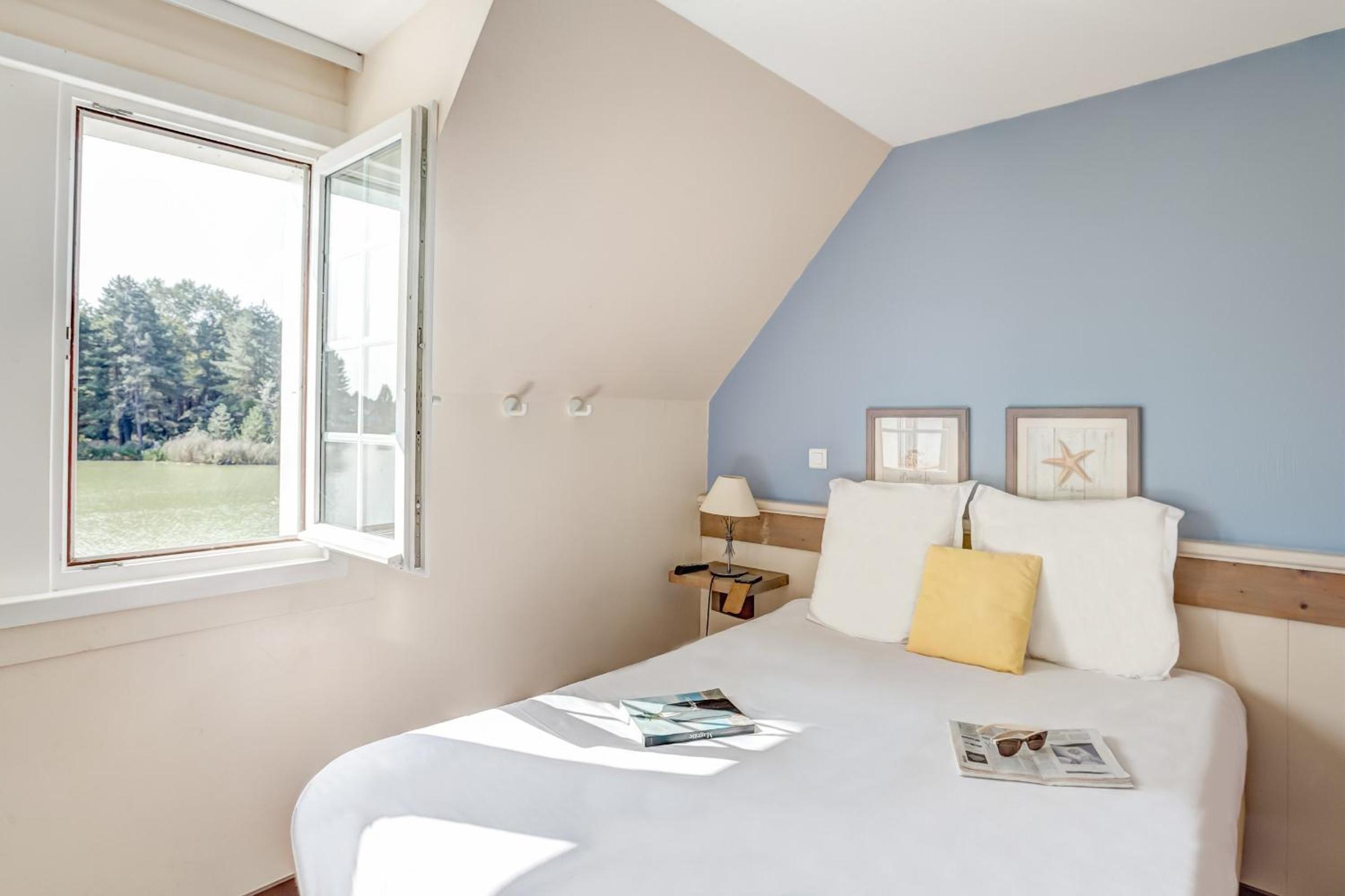 Two-Bedroom House with Sleeping Alcove and Terrace (8 People) - Lake View photo 3