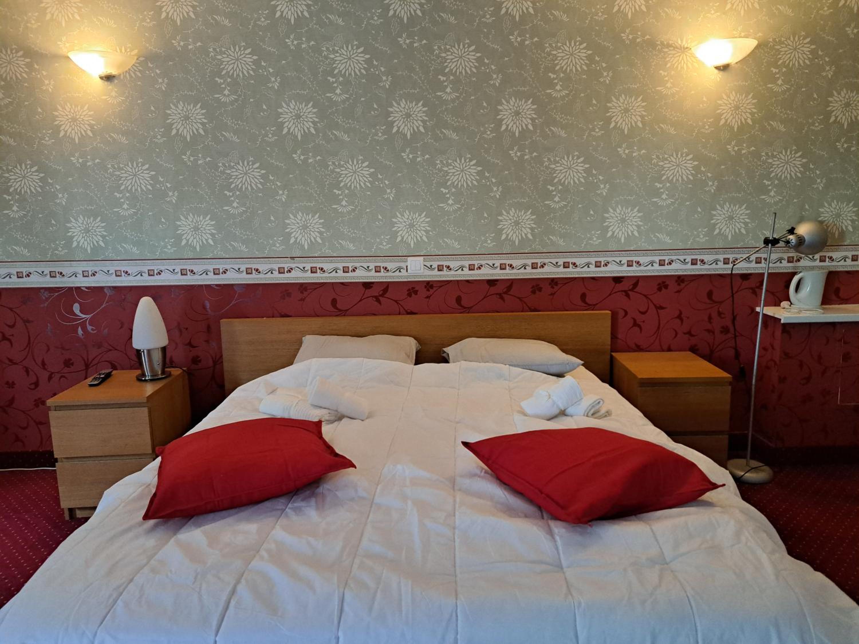 Deluxe Double Room with Balcony photo 3