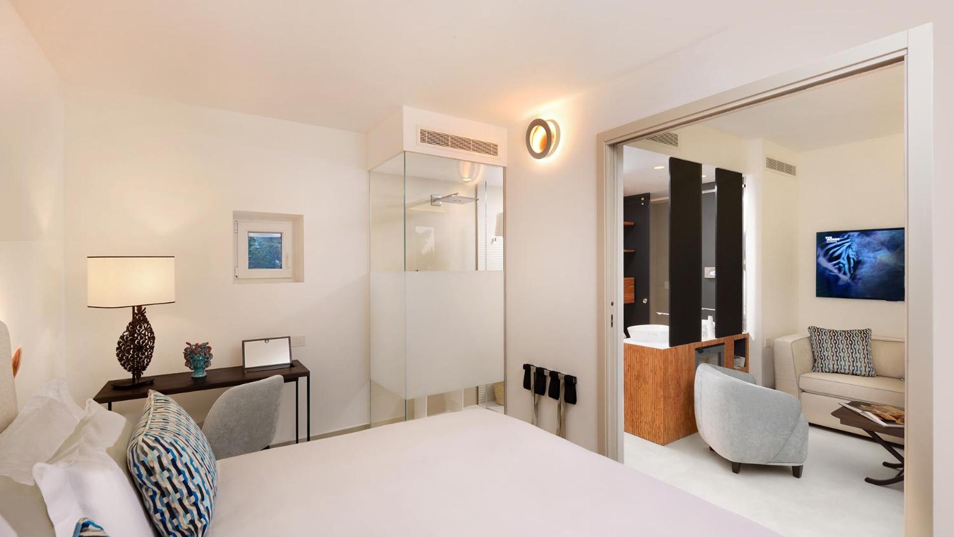 One-Bedroom Suite photo 3