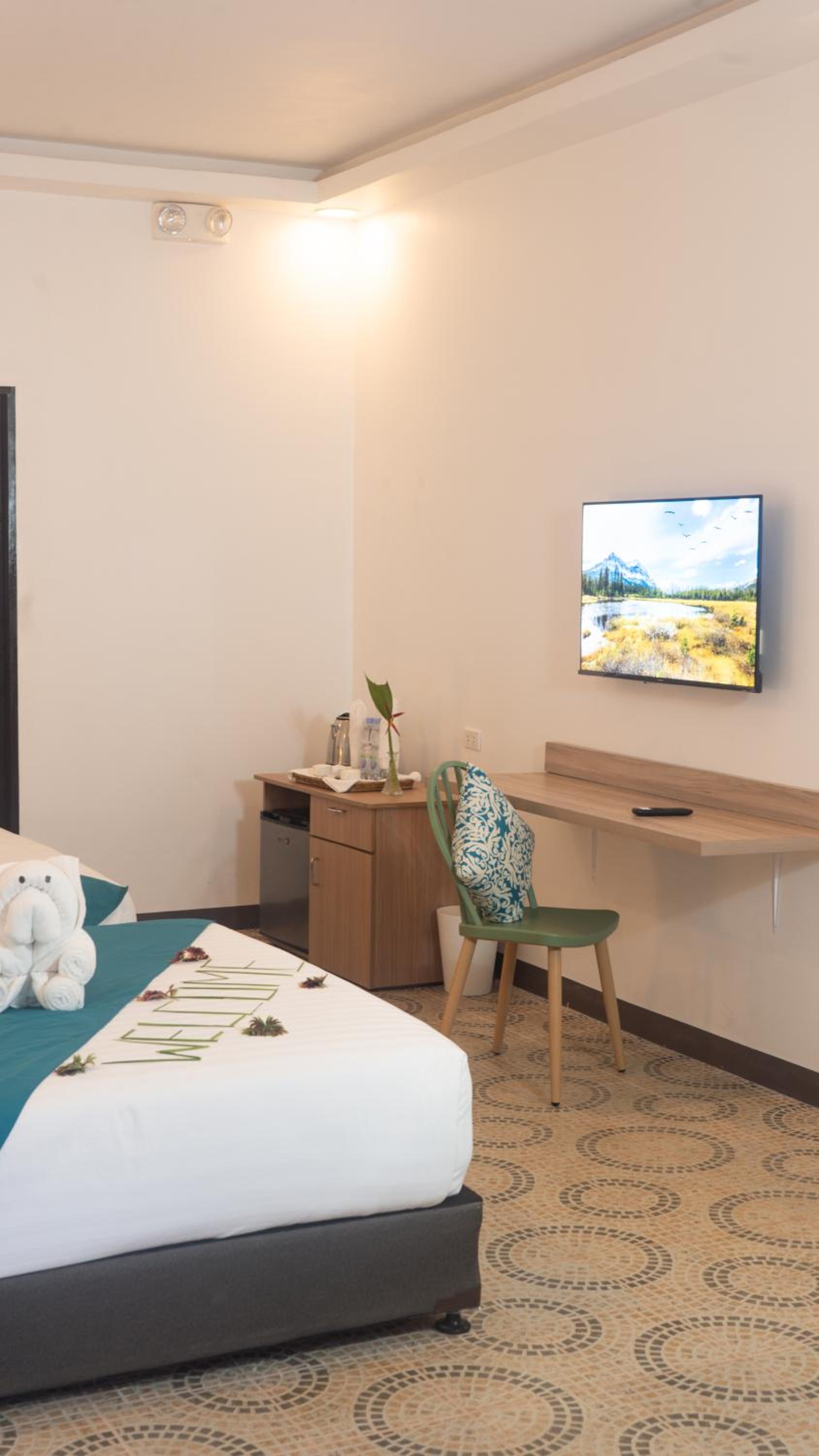 Premium Quadruple Room - Photo 17