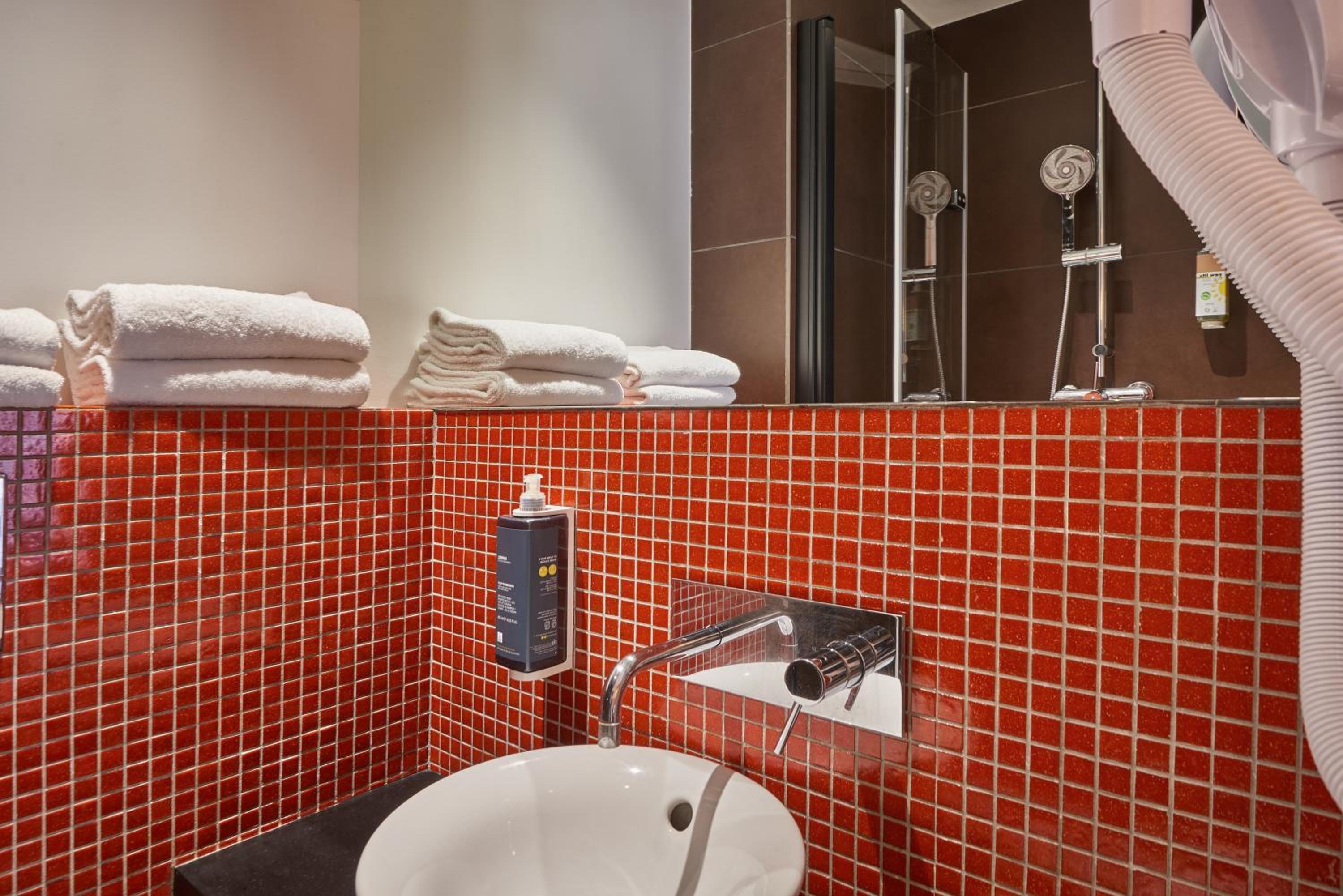 Twin Room - Photo 2