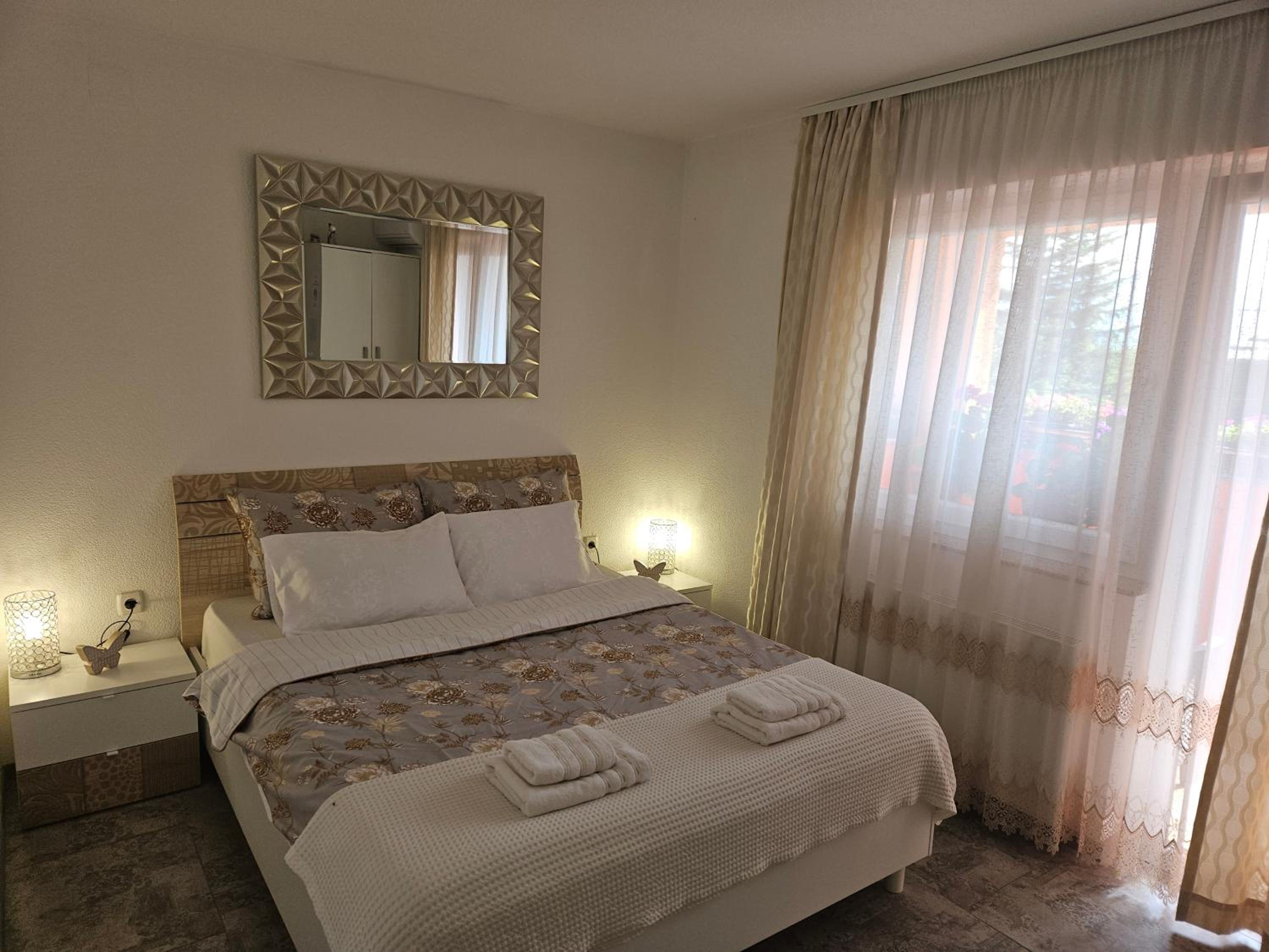 Double Room with Balcony - Photo 4