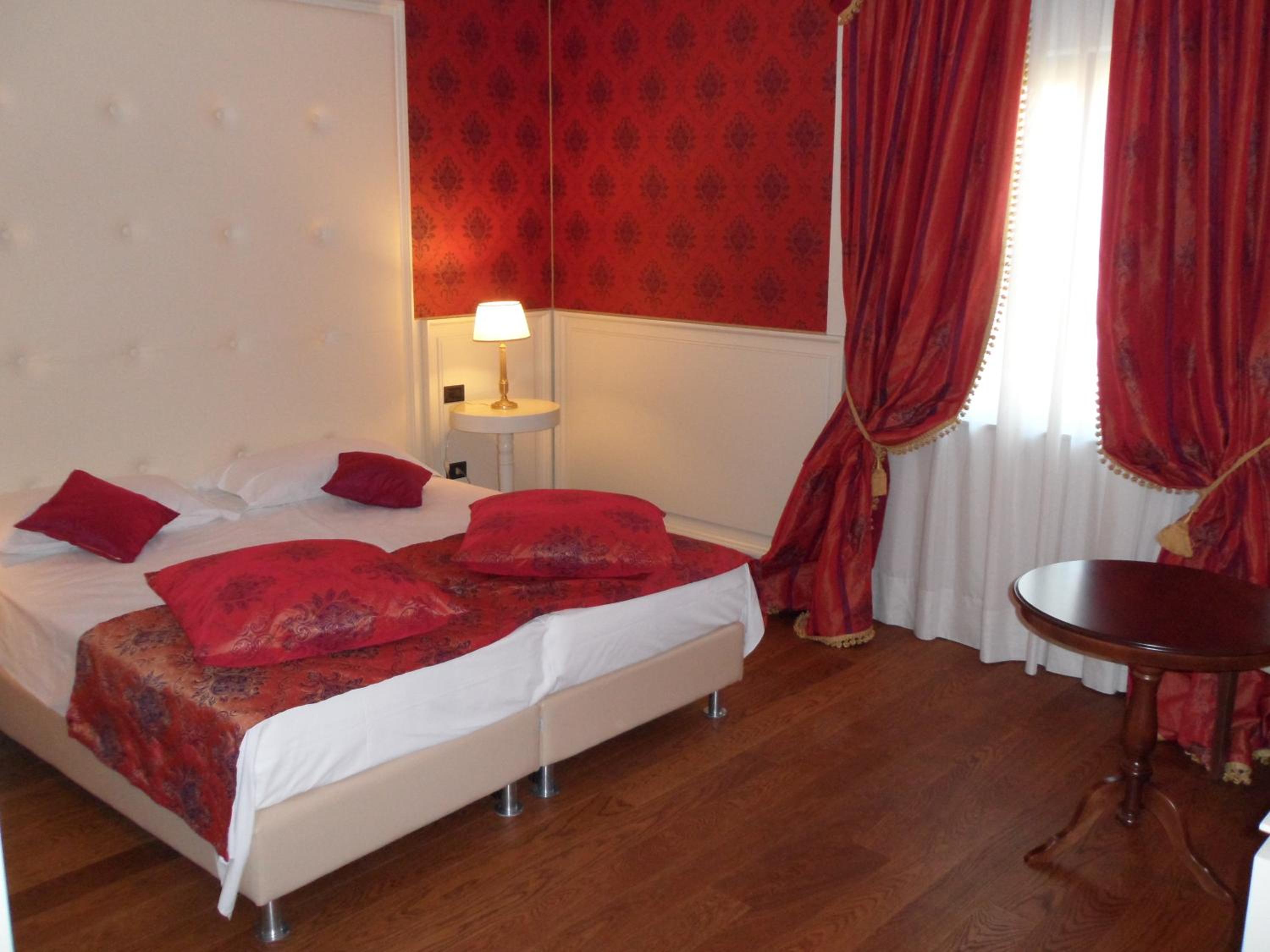 Double Room - Photo 2