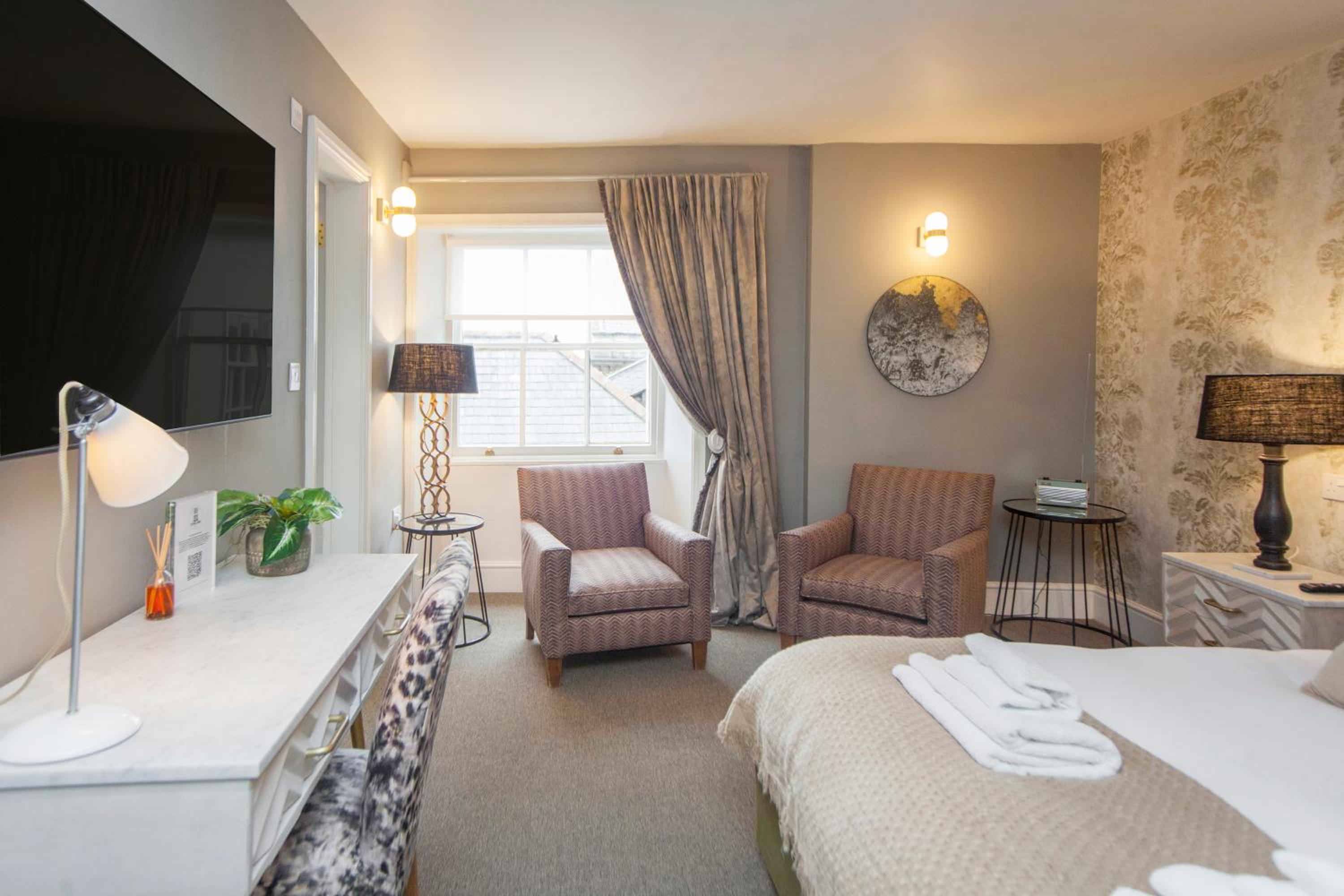 Deluxe King Room photo 2