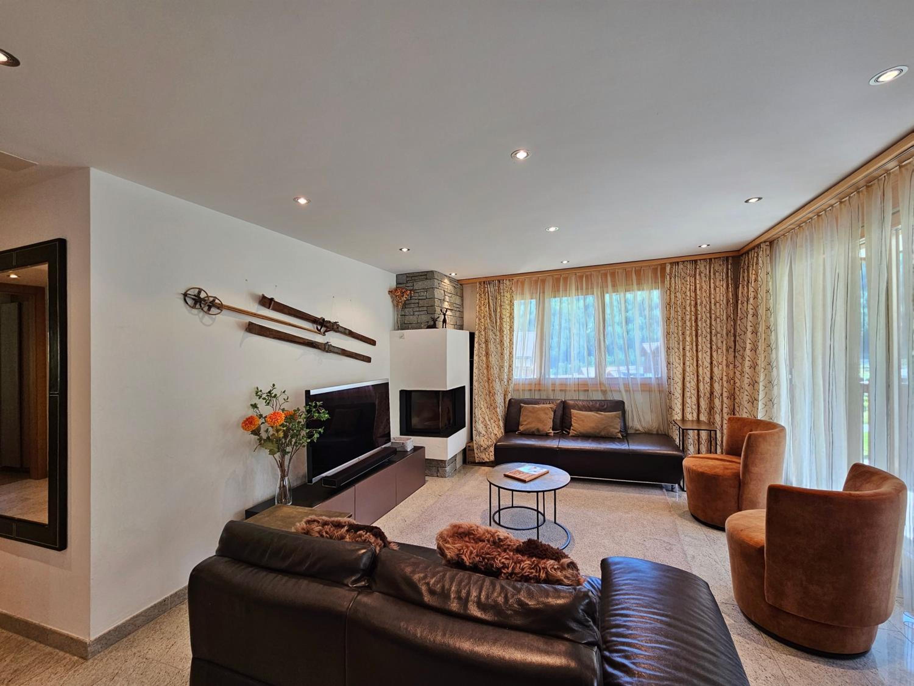 Three-Bedroom Apartment photo 1
