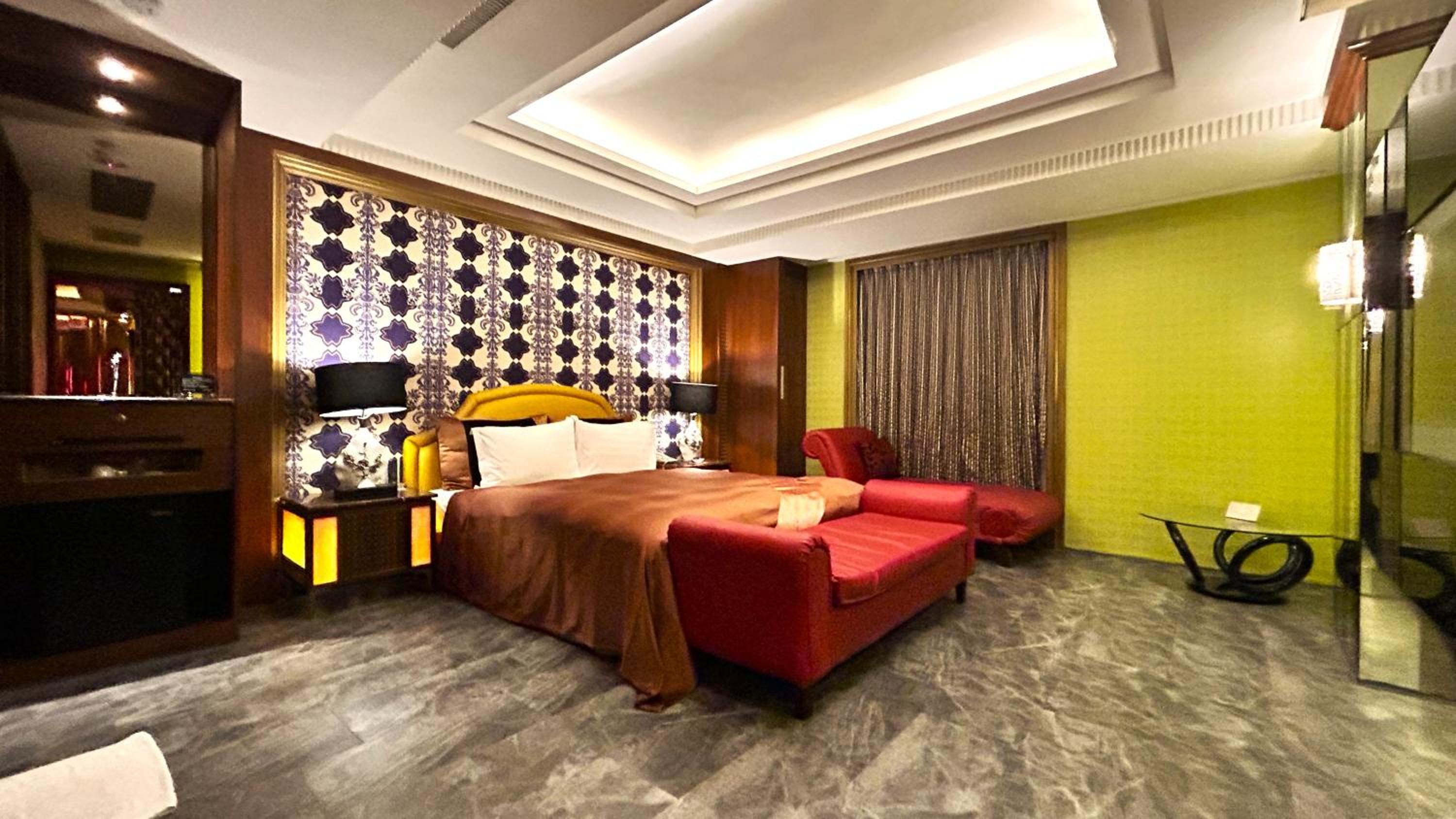 Deluxe Double Room (Check-in after 20:00) - Photo 12