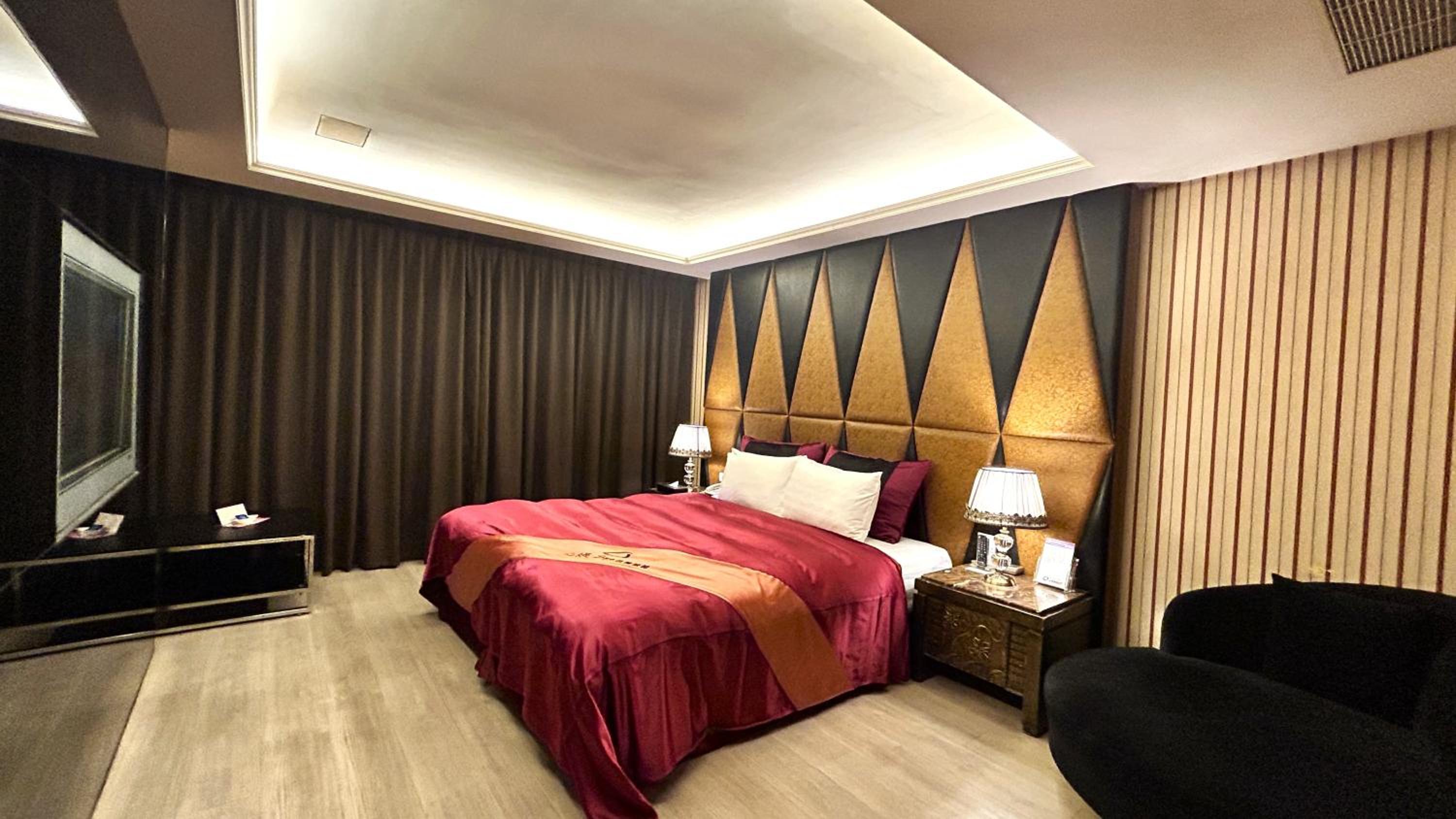 Deluxe Double Room (Check-in after 20:00) - Photo 1