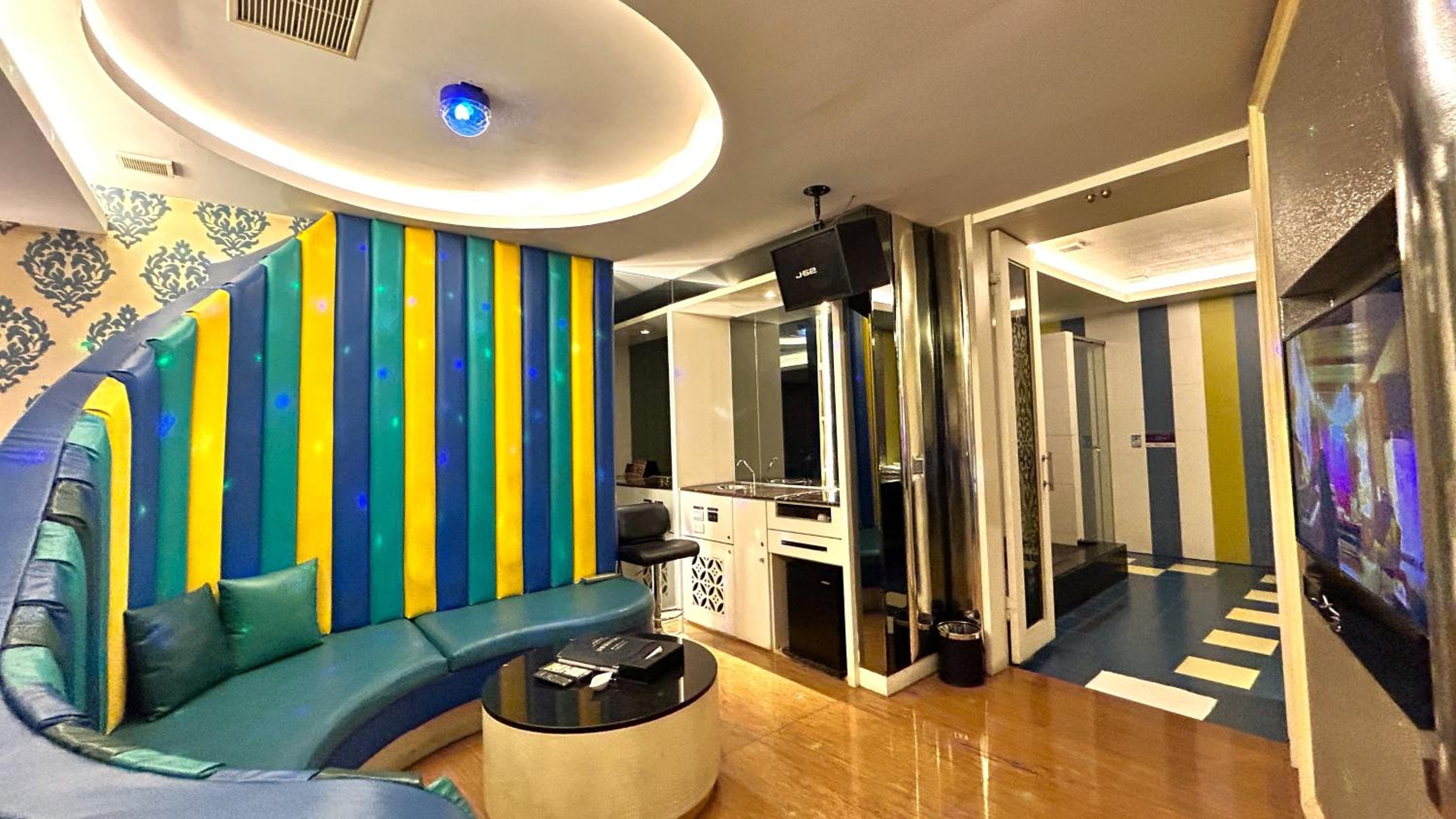 Deluxe Double Room (Check-in after 20:00) - Photo 13