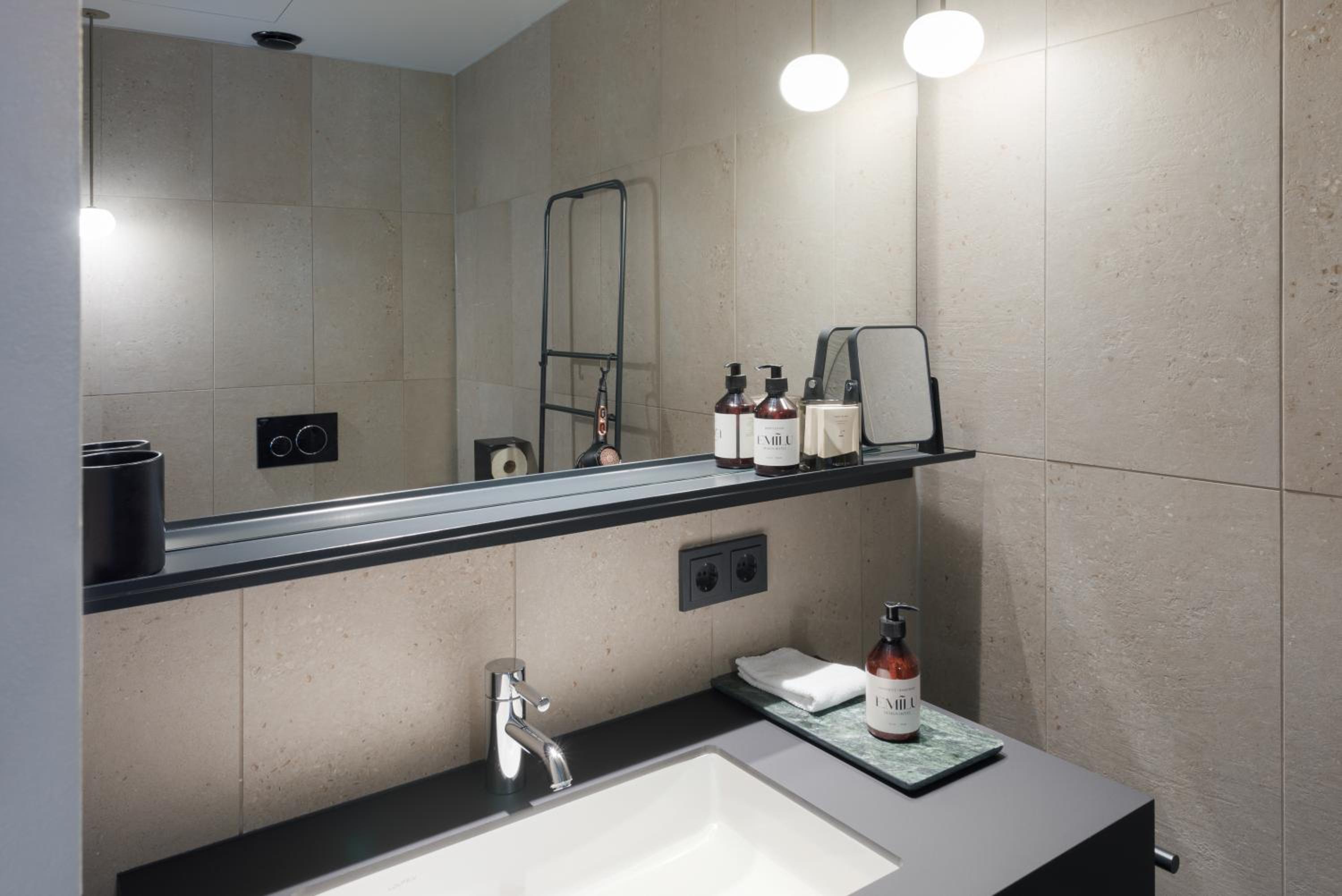 Urban Room - Photo 11
