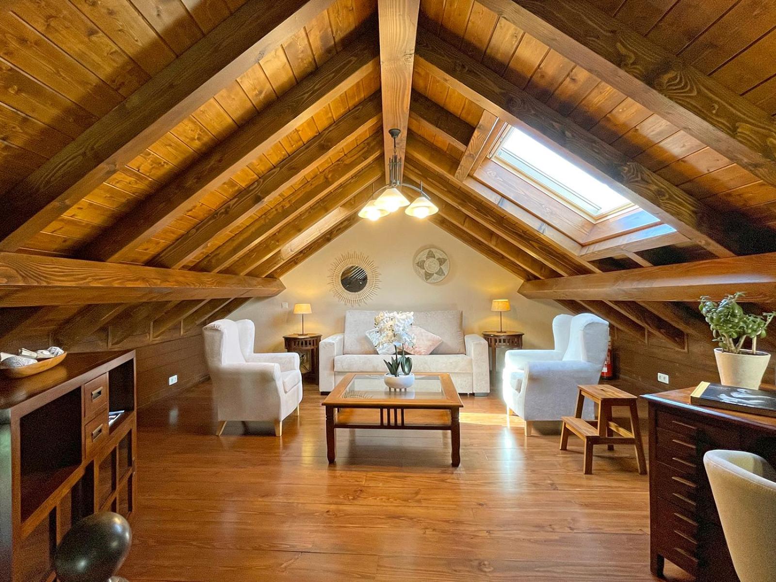 Five-Bedroom House photo 3
