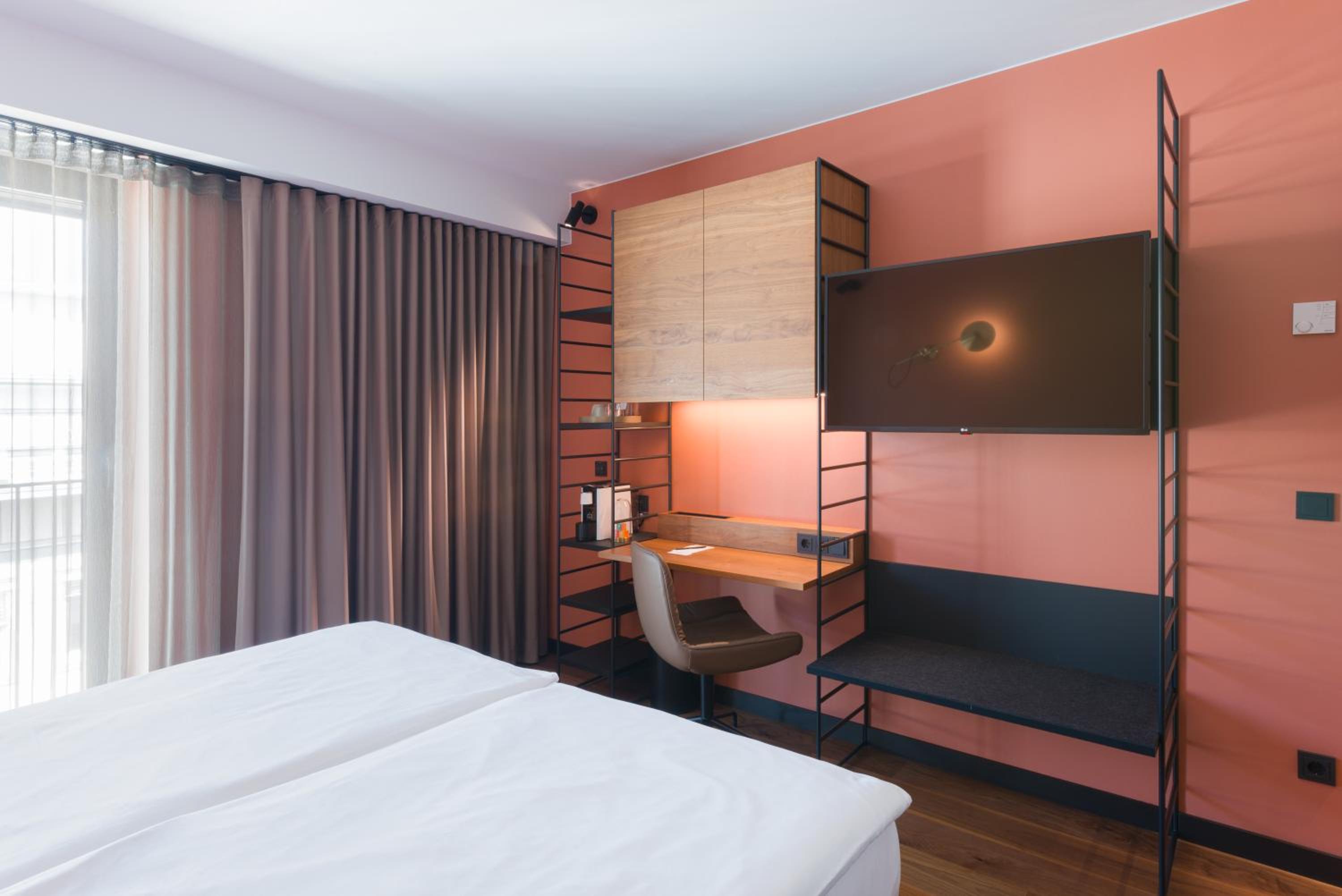 Urban Room - Photo 13