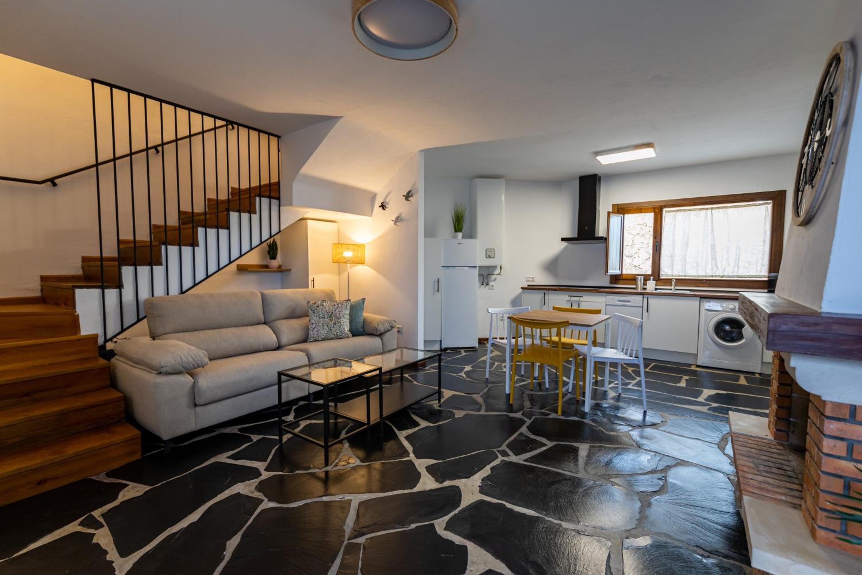 Apartment 5 photo 2