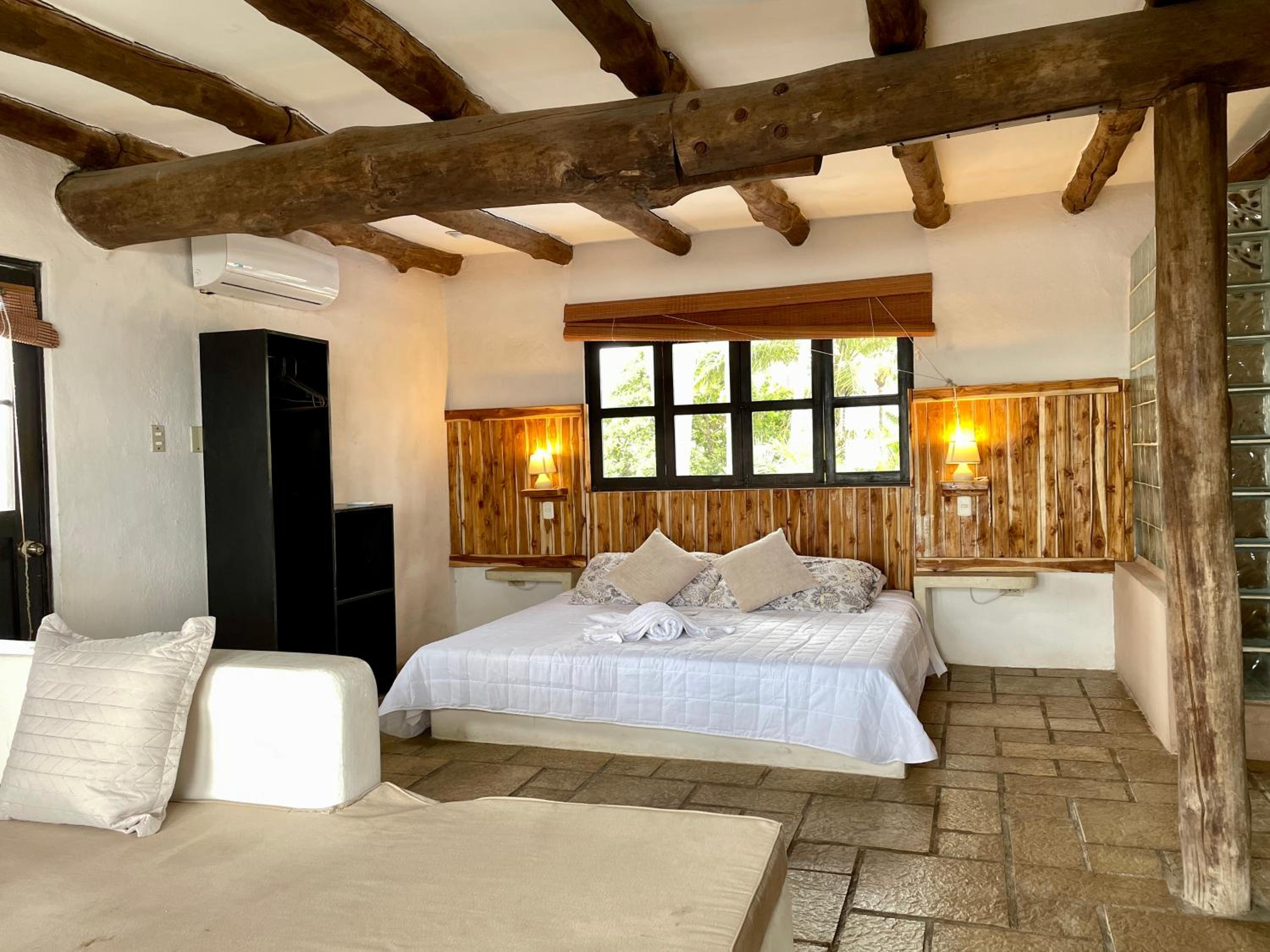 Deluxe Suite with Sea View photo 2