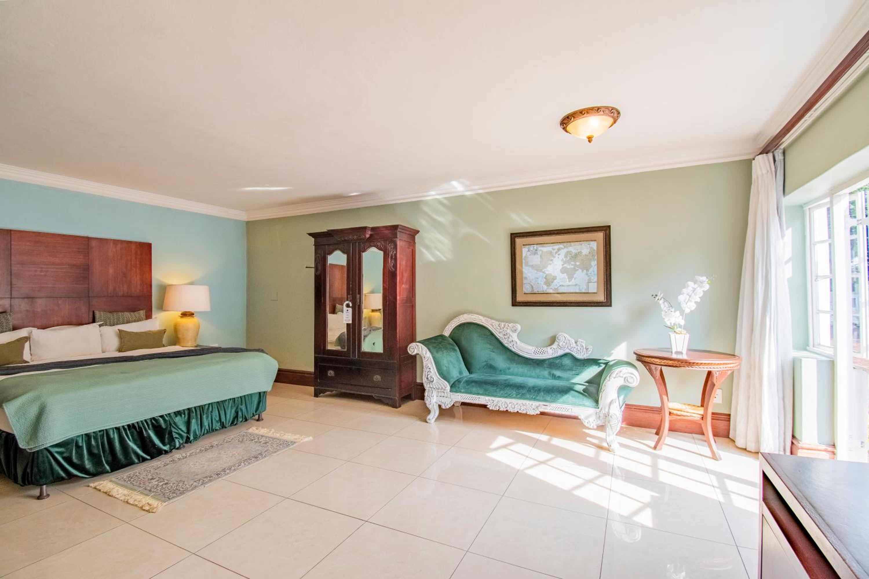 Suite (Victorian) - Photo 4