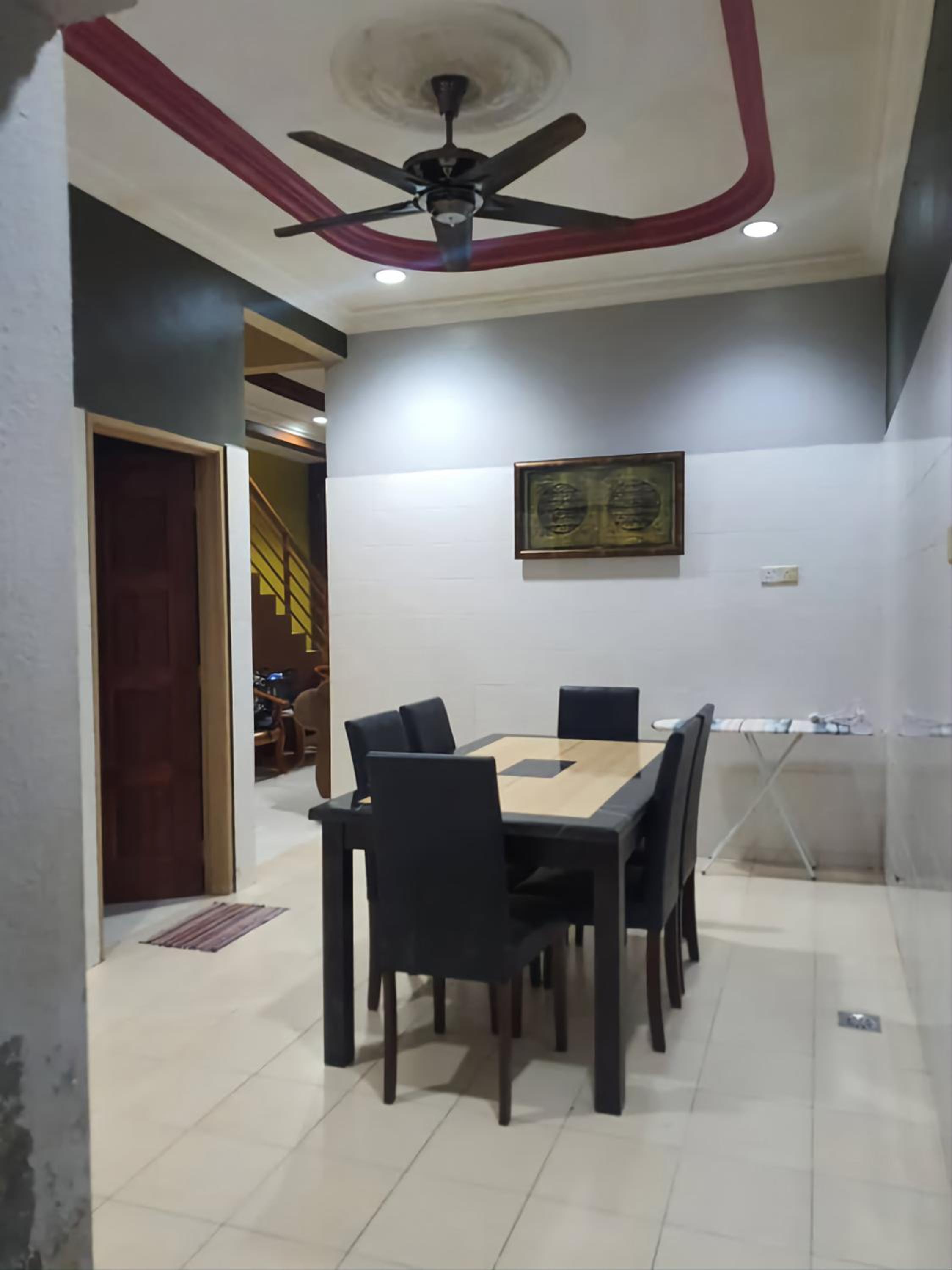 Four-Bedroom House photo 2