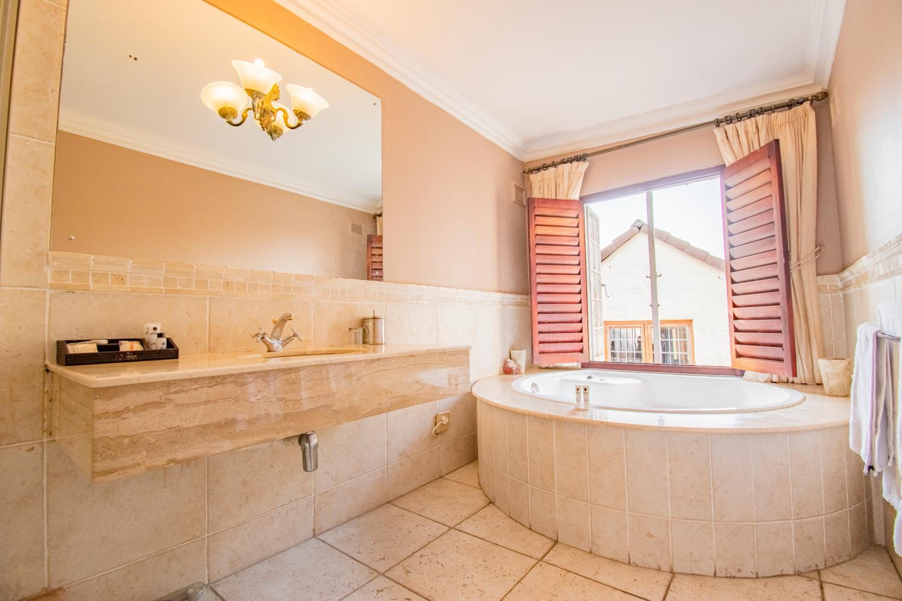 Suite (Honeymoon) - Photo 3