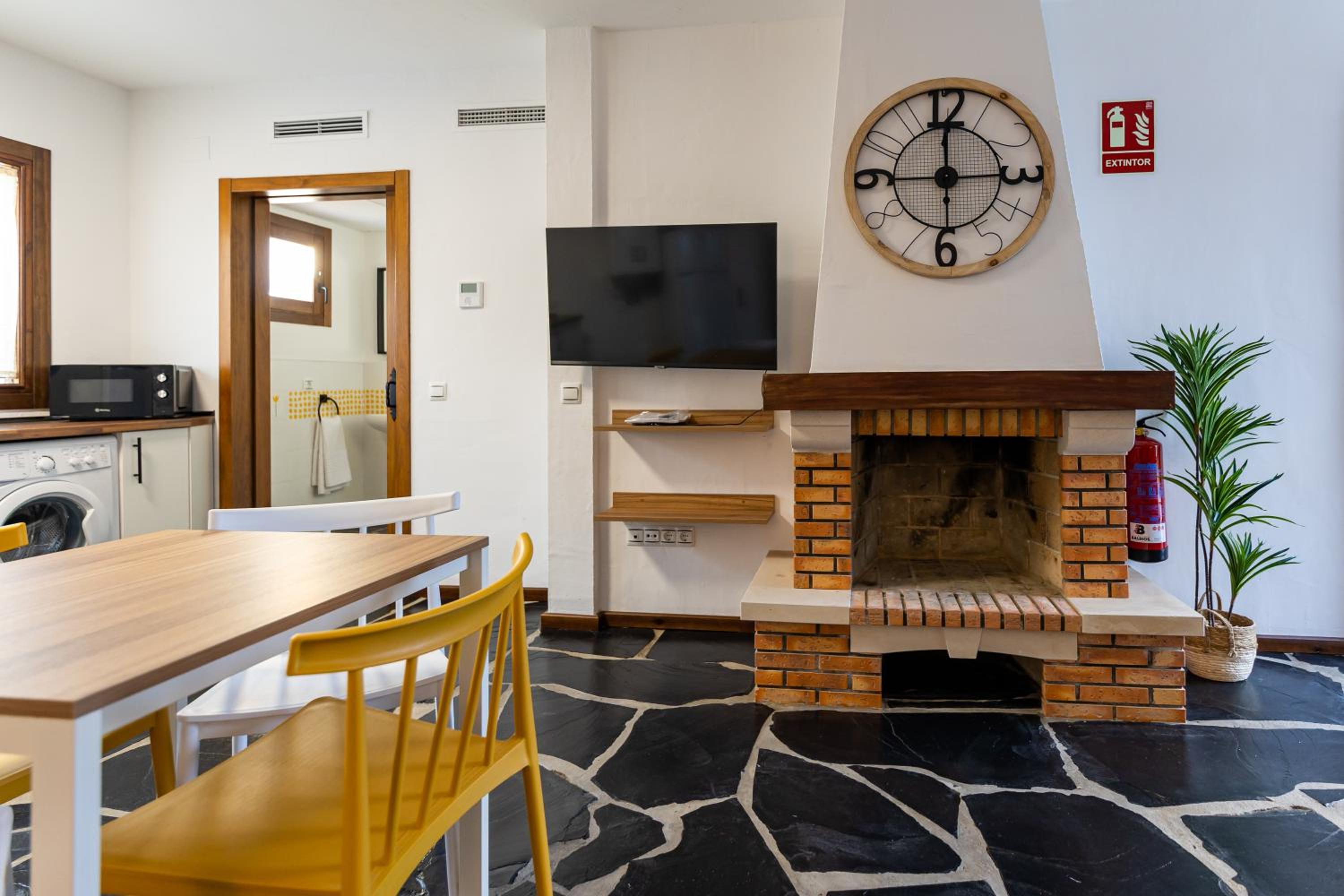 Apartment 5 photo 3