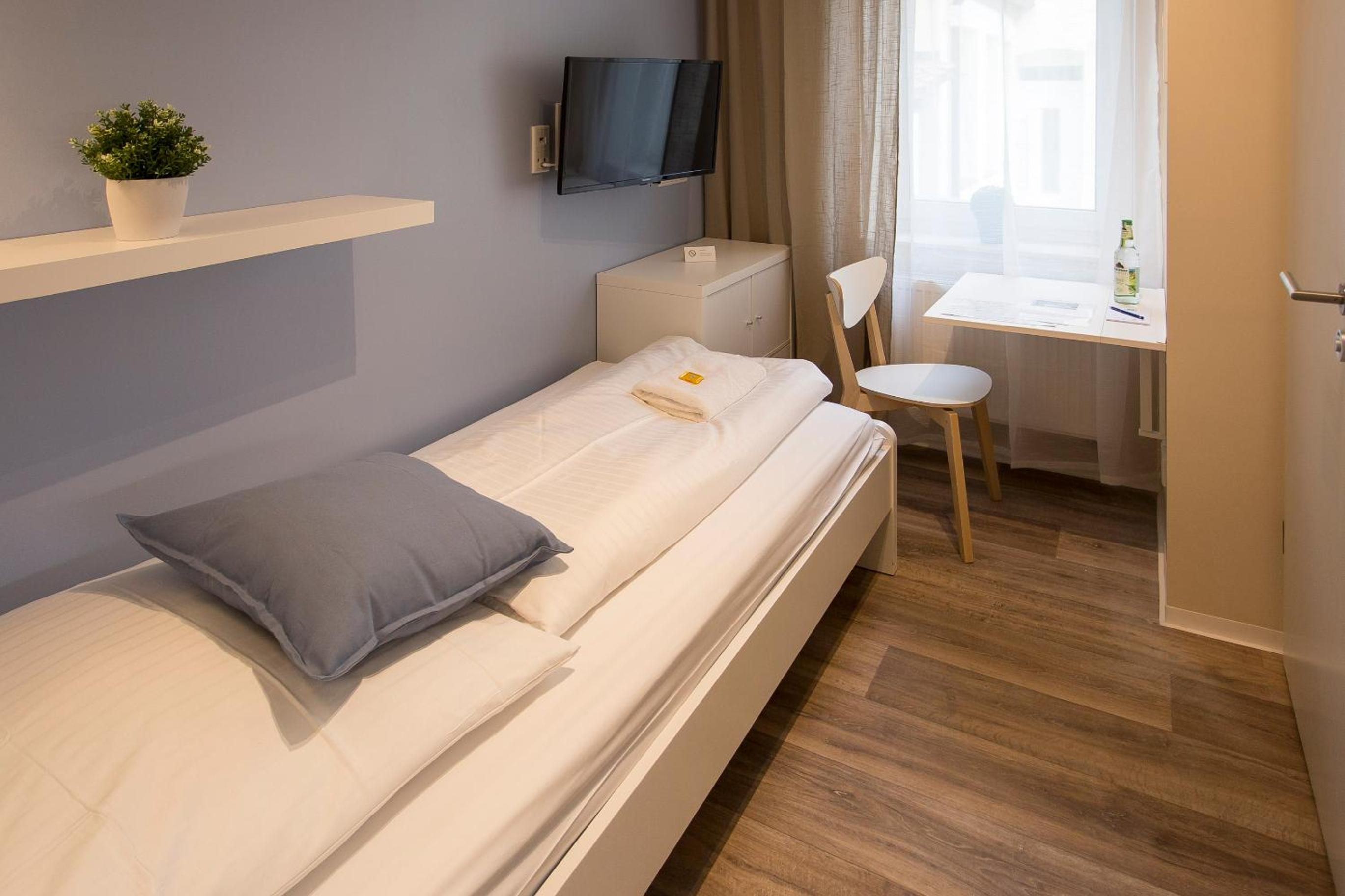 Small Single Room photo 1