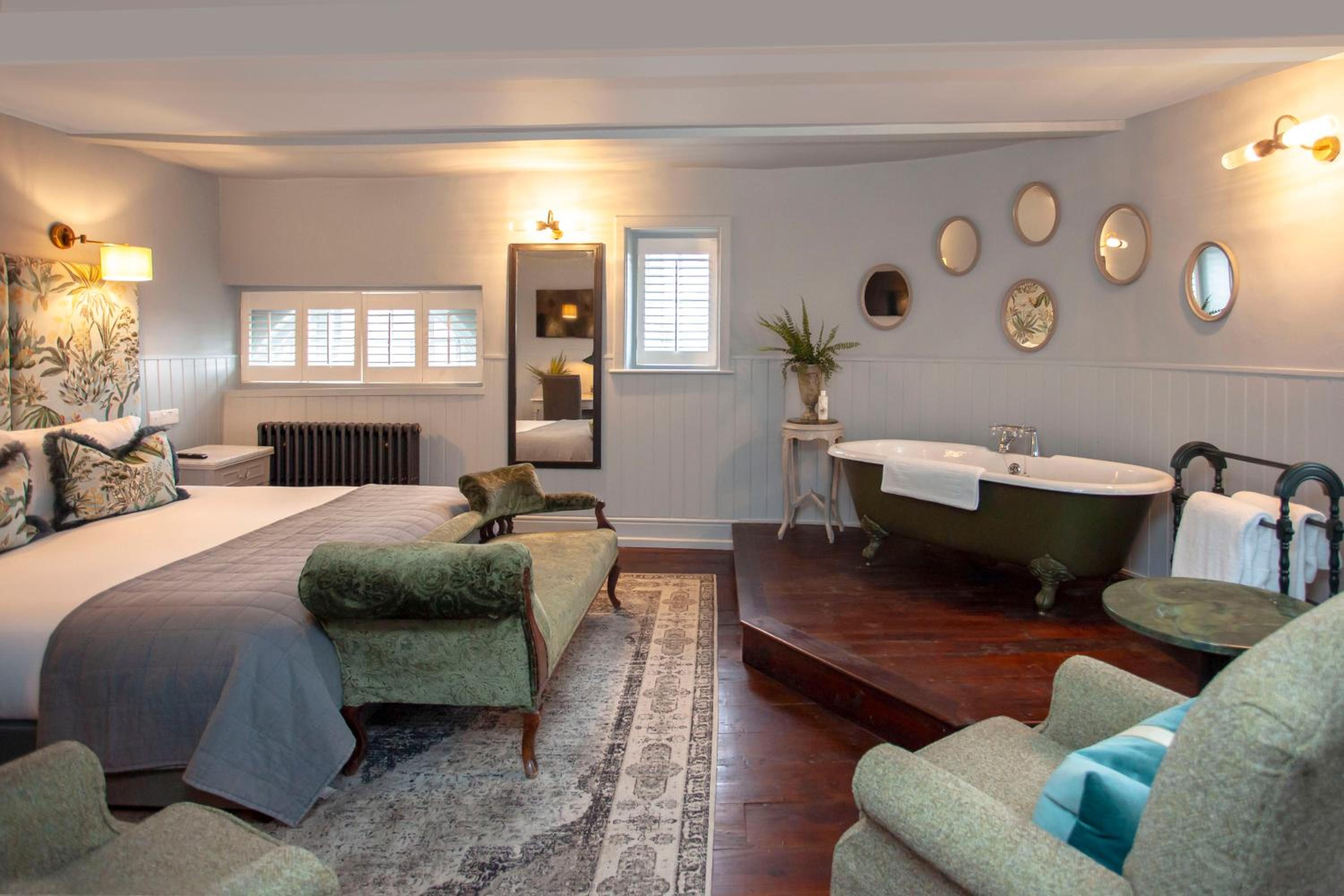 Deluxe King Suite