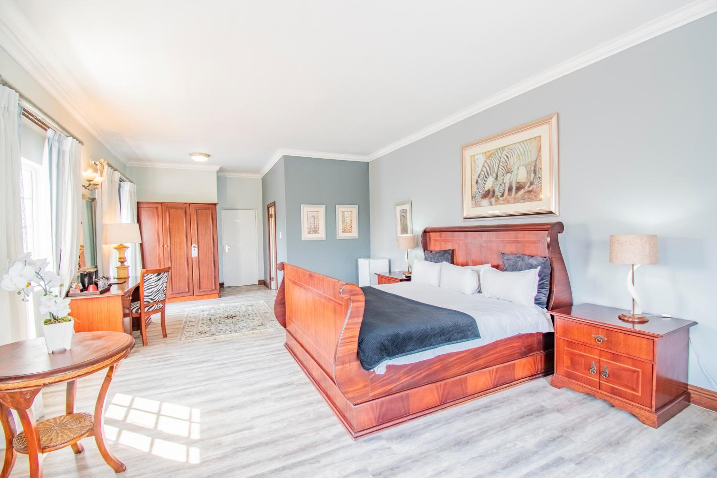 Suite (Ella) - Photo 1