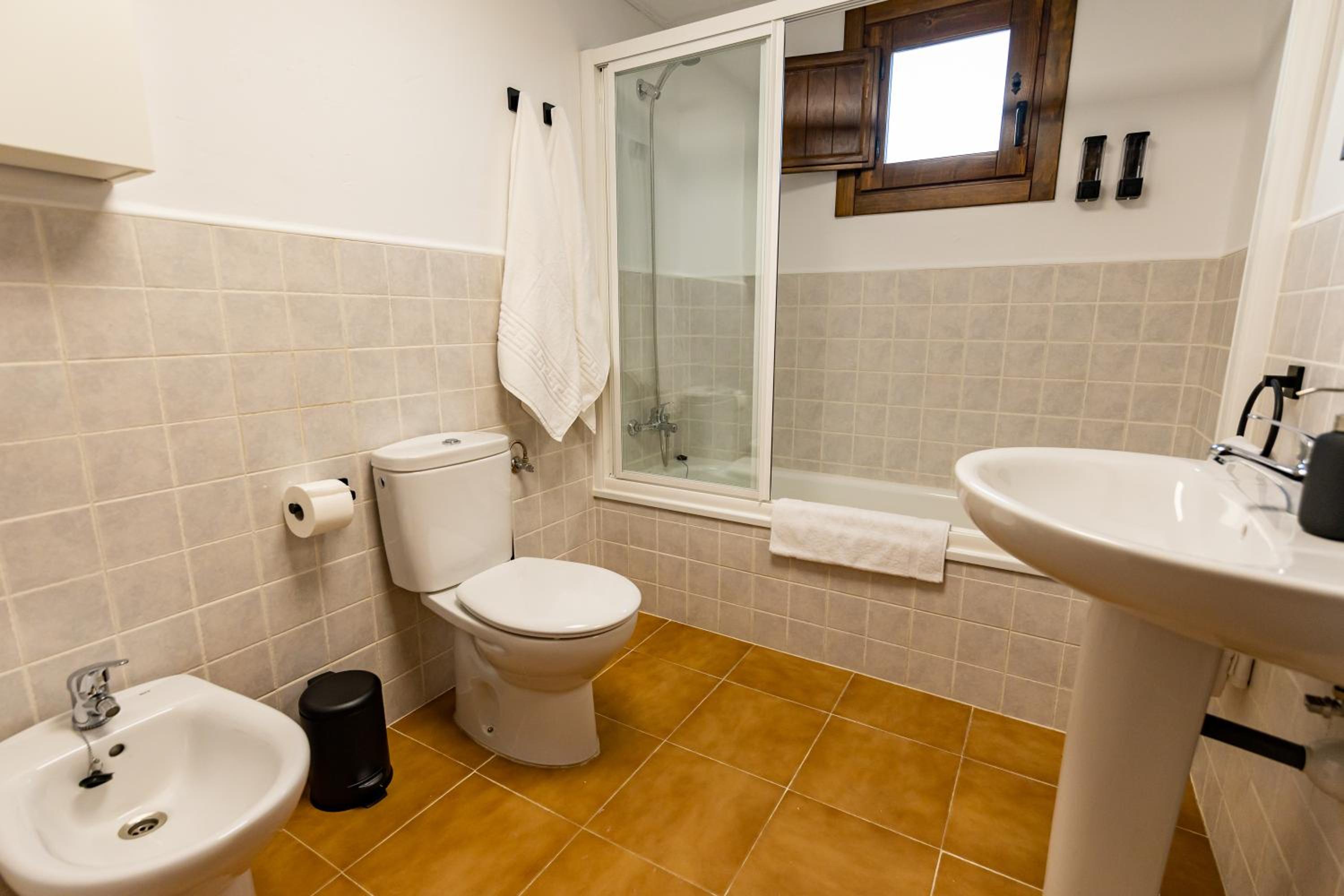 Apartment 4 photo 3