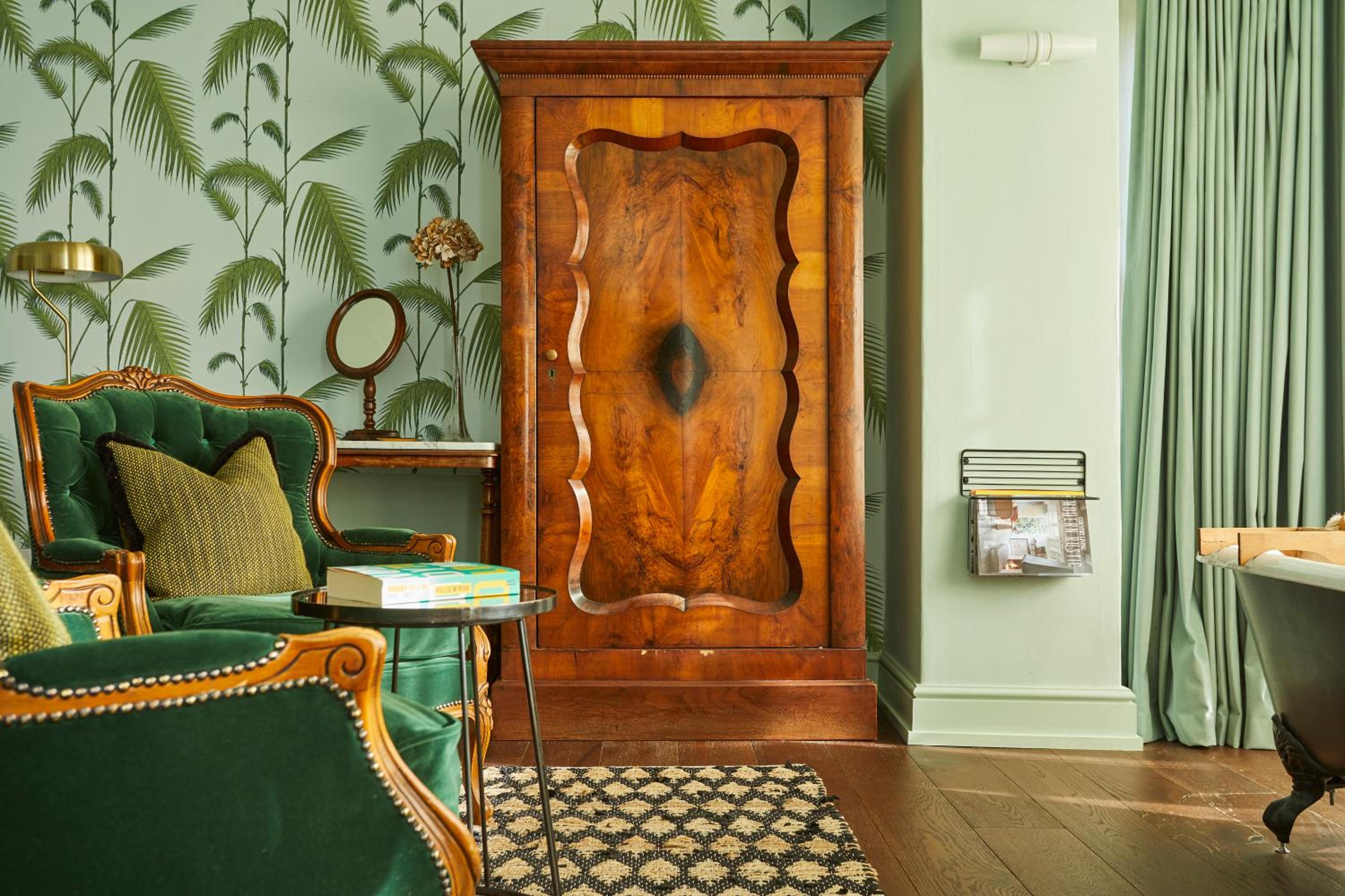 Deluxe King Suite photo 2