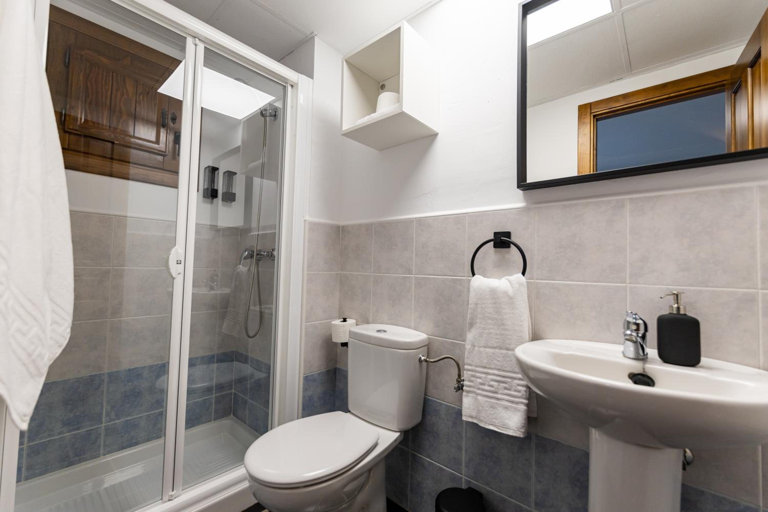 Apartment 6 photo 3