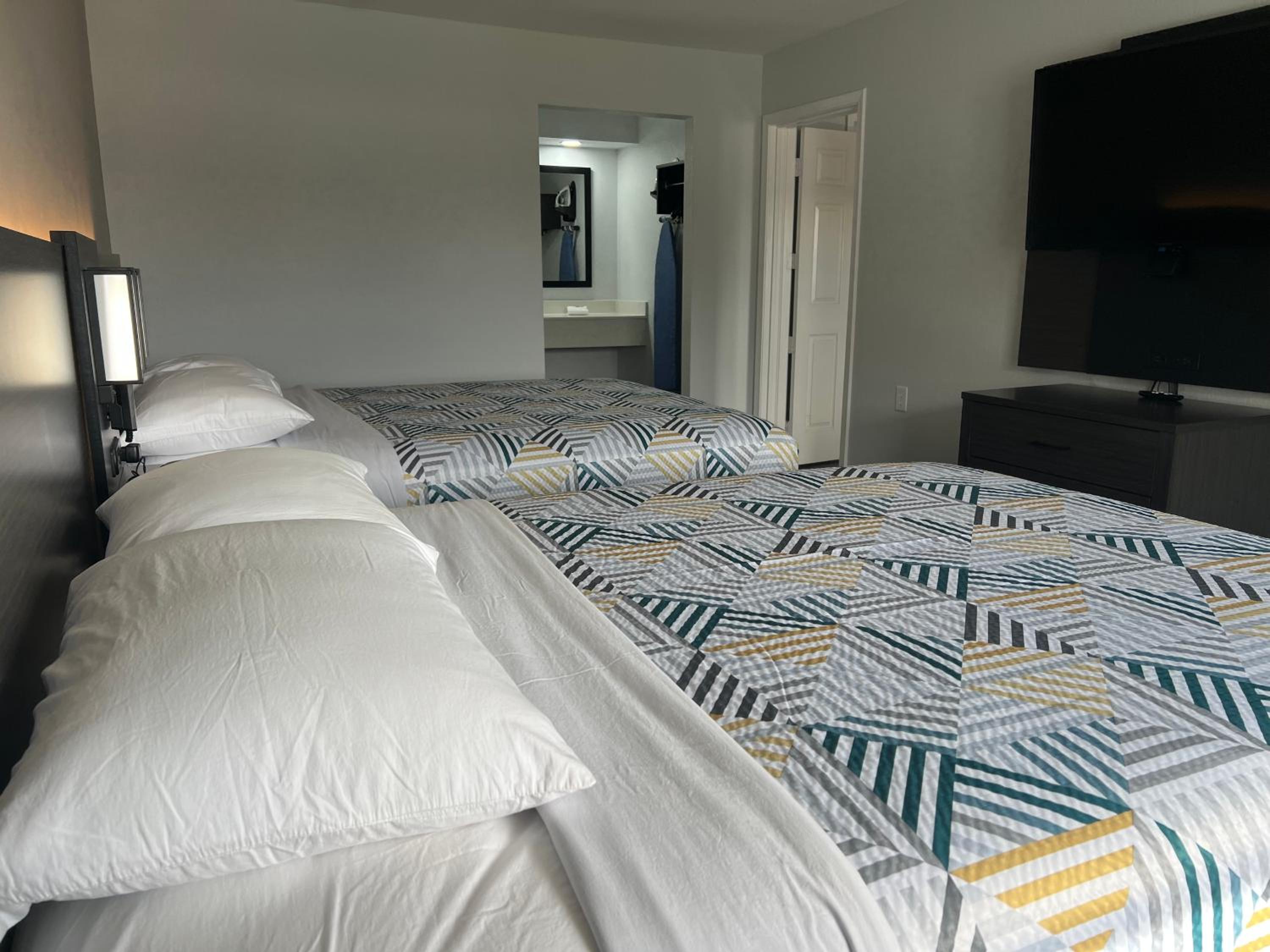 Queen Room with Two Queen Beds - Non-Smoking