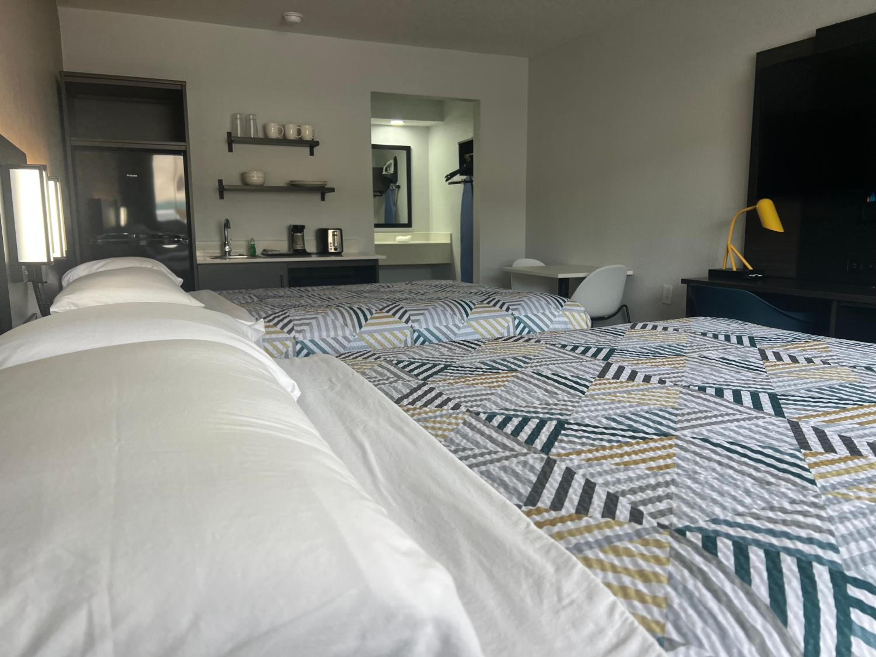 Quadruple Room - Non-Smoking photo 1