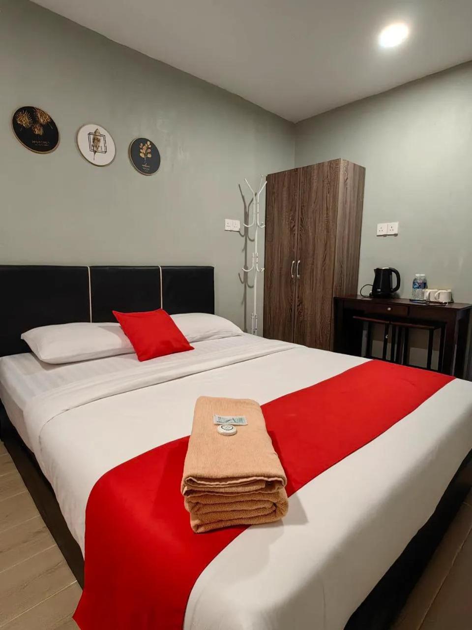 Queen Room - Photo 12