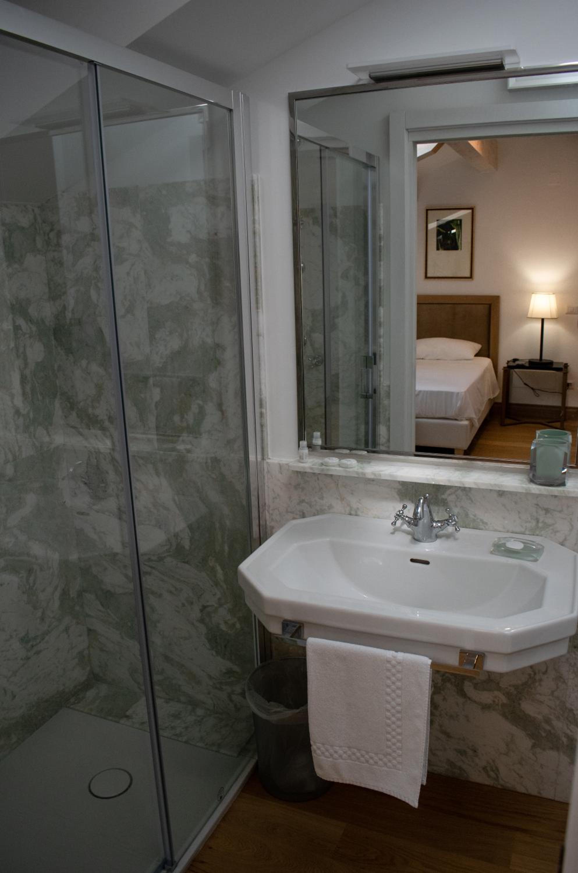 Deluxe Quadruple Room - Photo 3