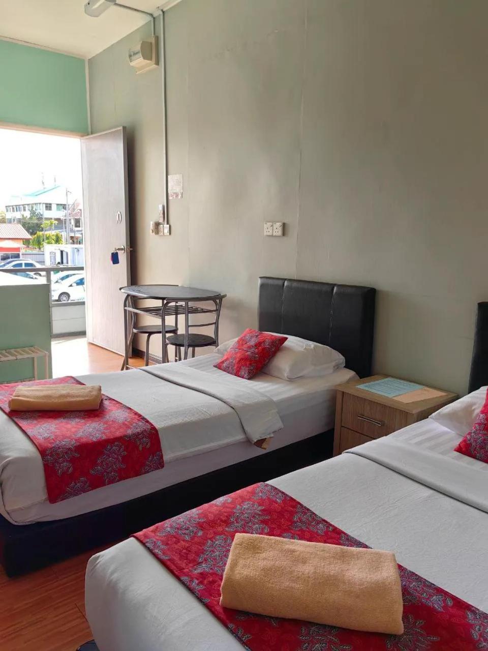Twin Room with Private Bathroom - Photo 1