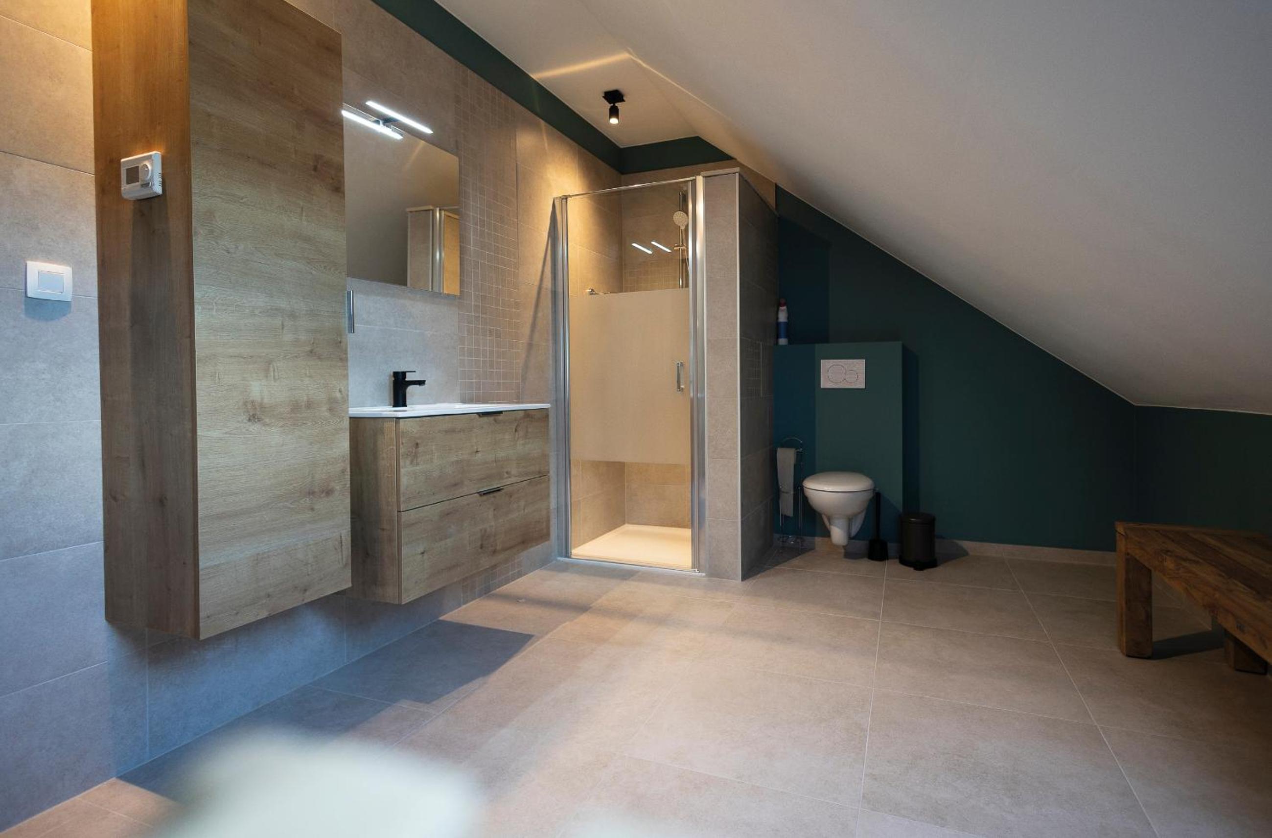 Seven-Bedroom House photo 3