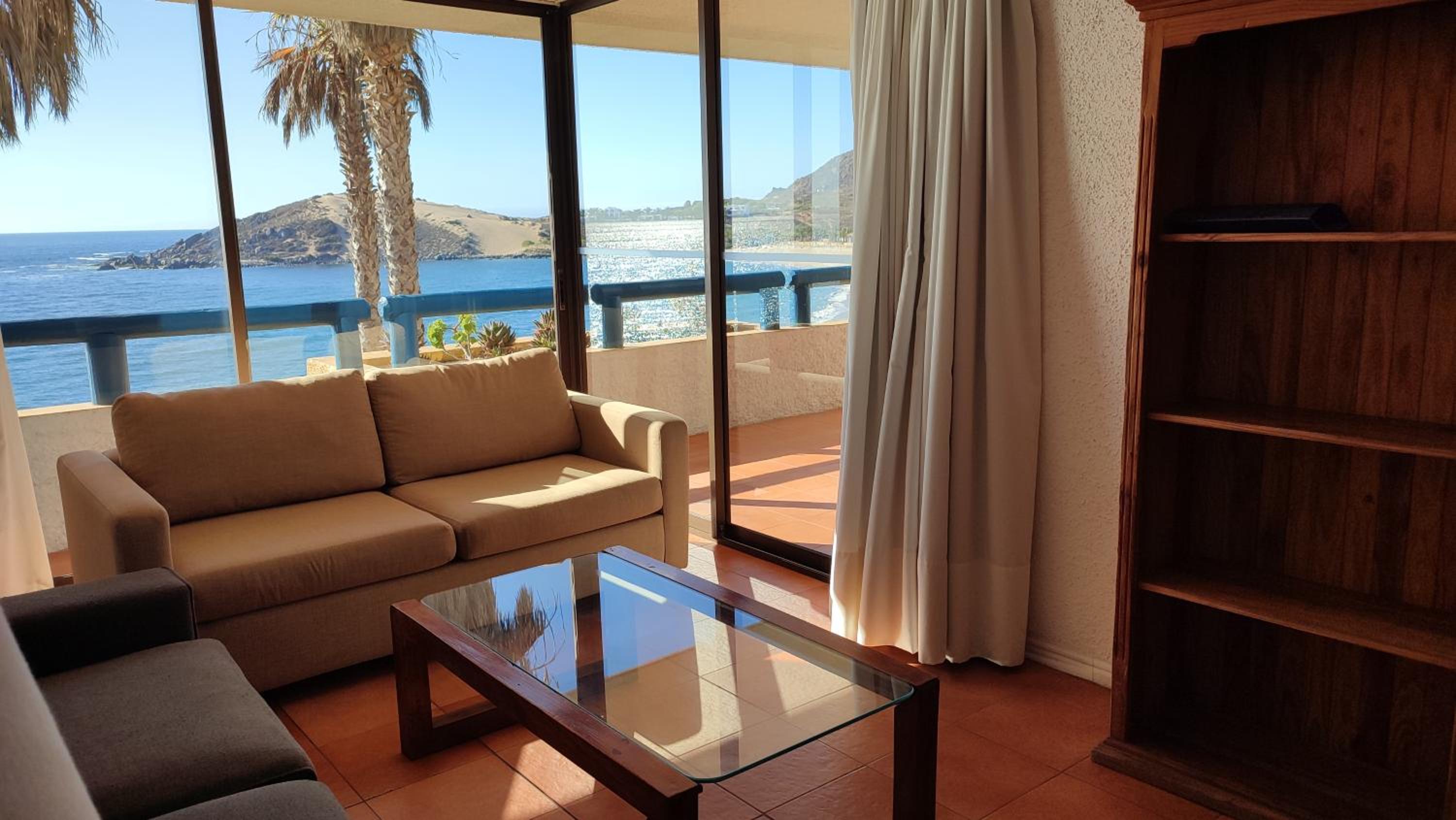 Three-Bedroom Apartment with Sea View photo 1