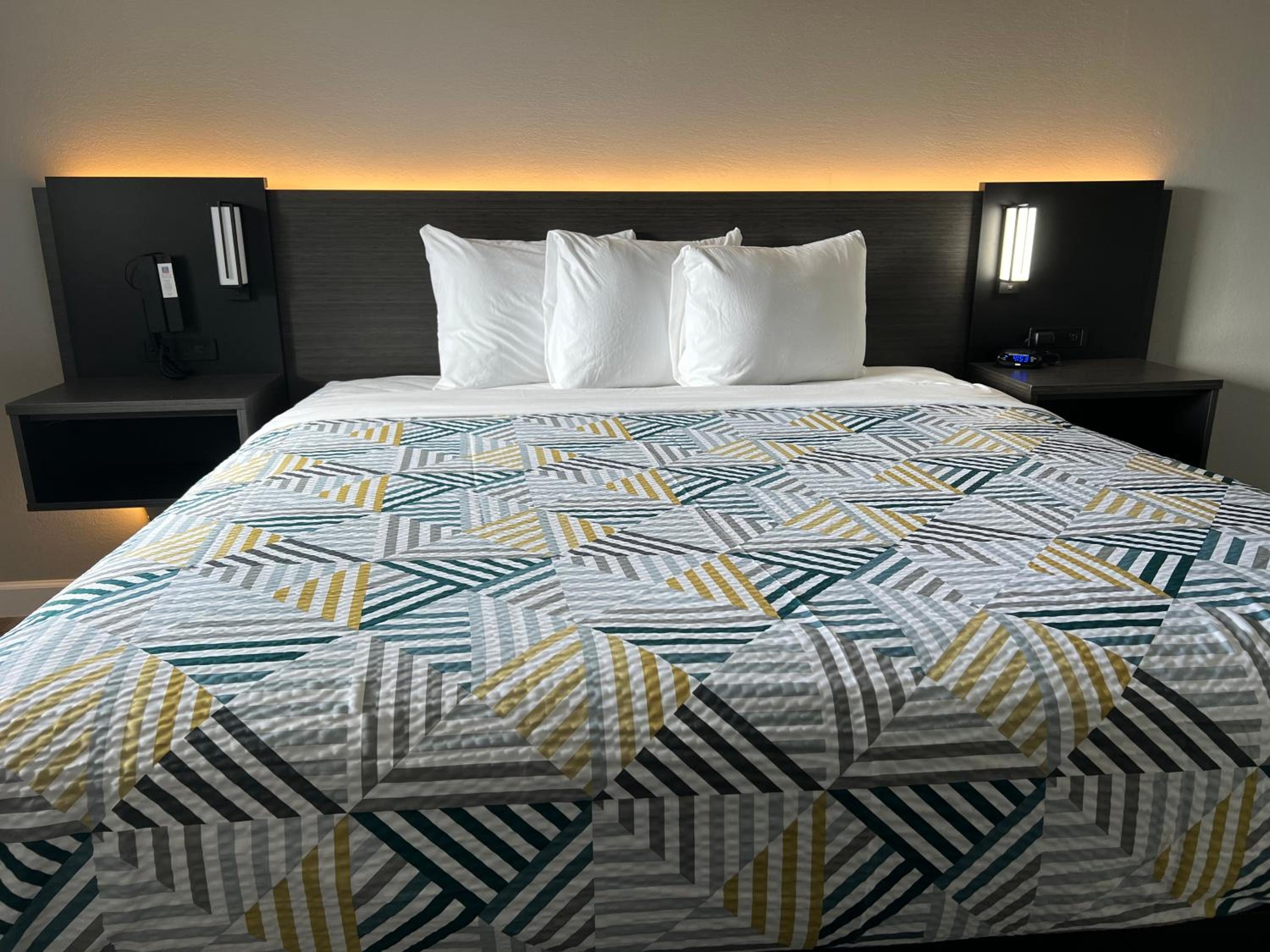 King Room with Roll-in Shower - Disability Access - Non-Smoking