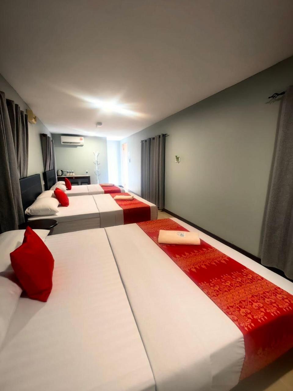 Family Room with Private Bathroom - Photo 12