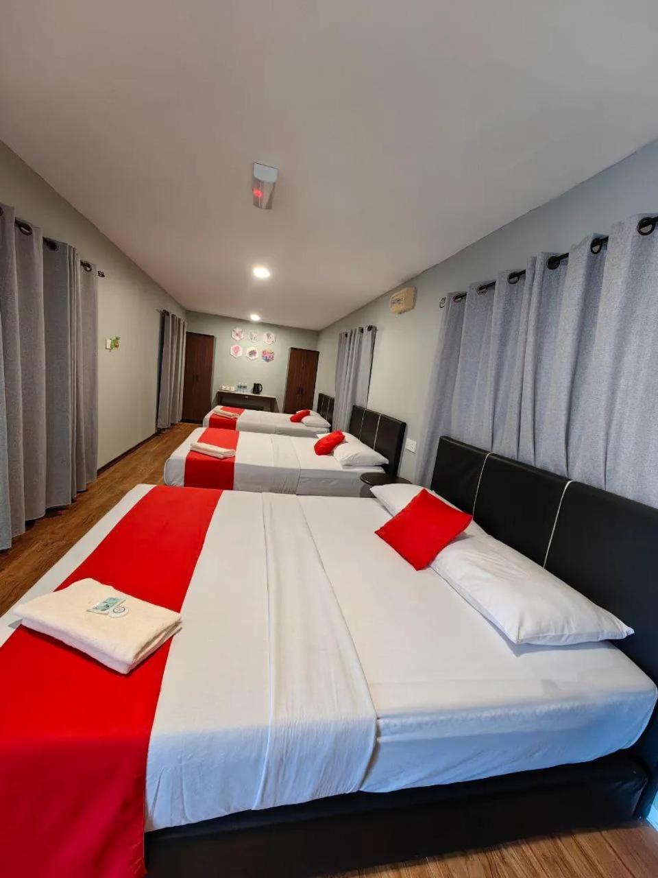 Family Room with Private Bathroom - Photo 8