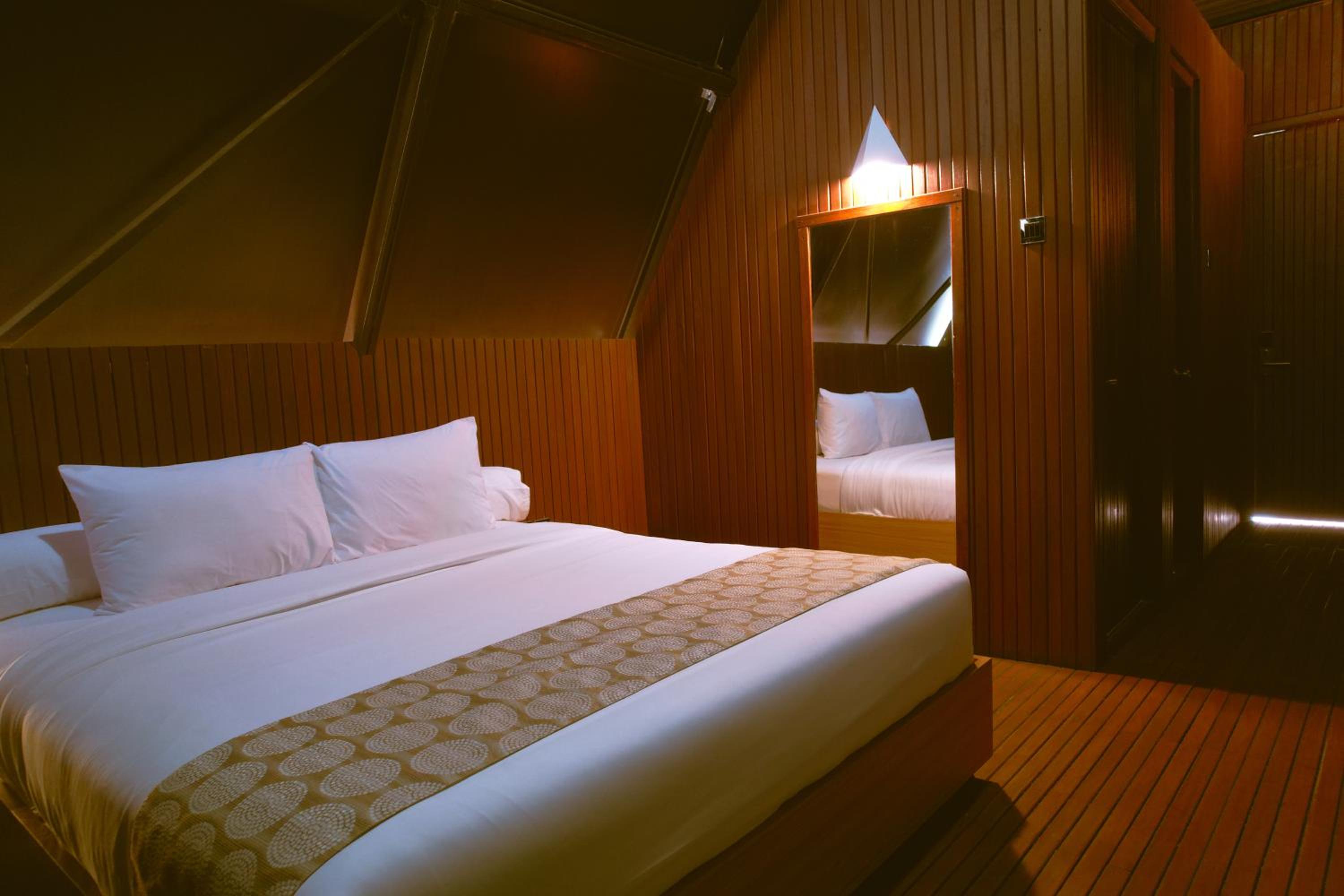 Suite - Photo 3