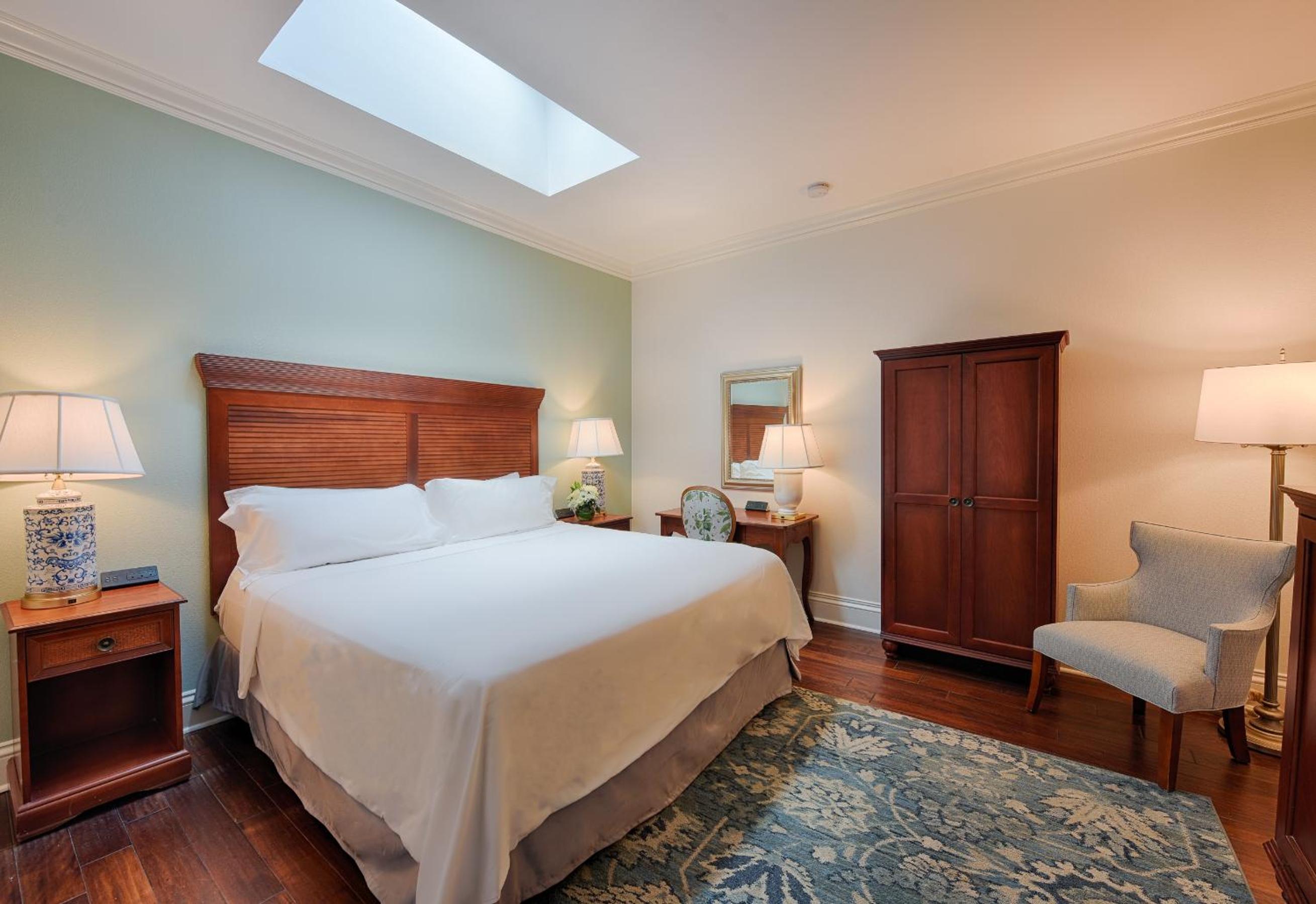 King Room - No Window - Photo 1
