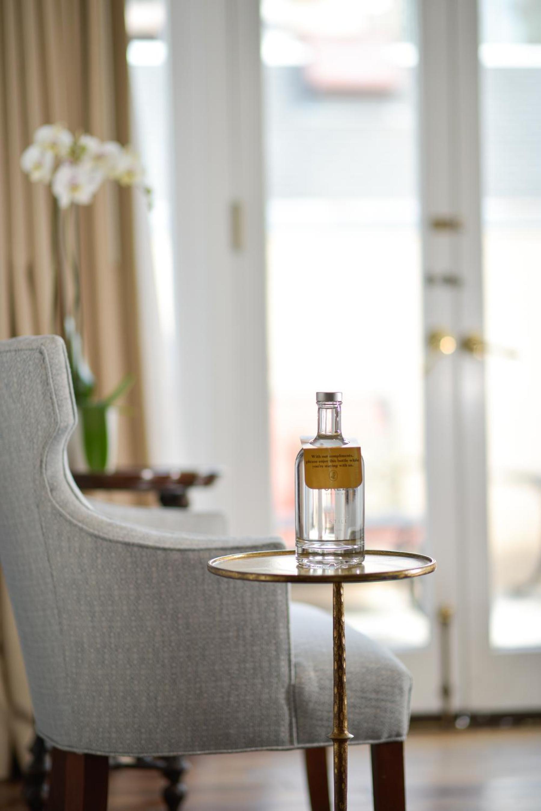Premium King Room with Balcony - Photo 6