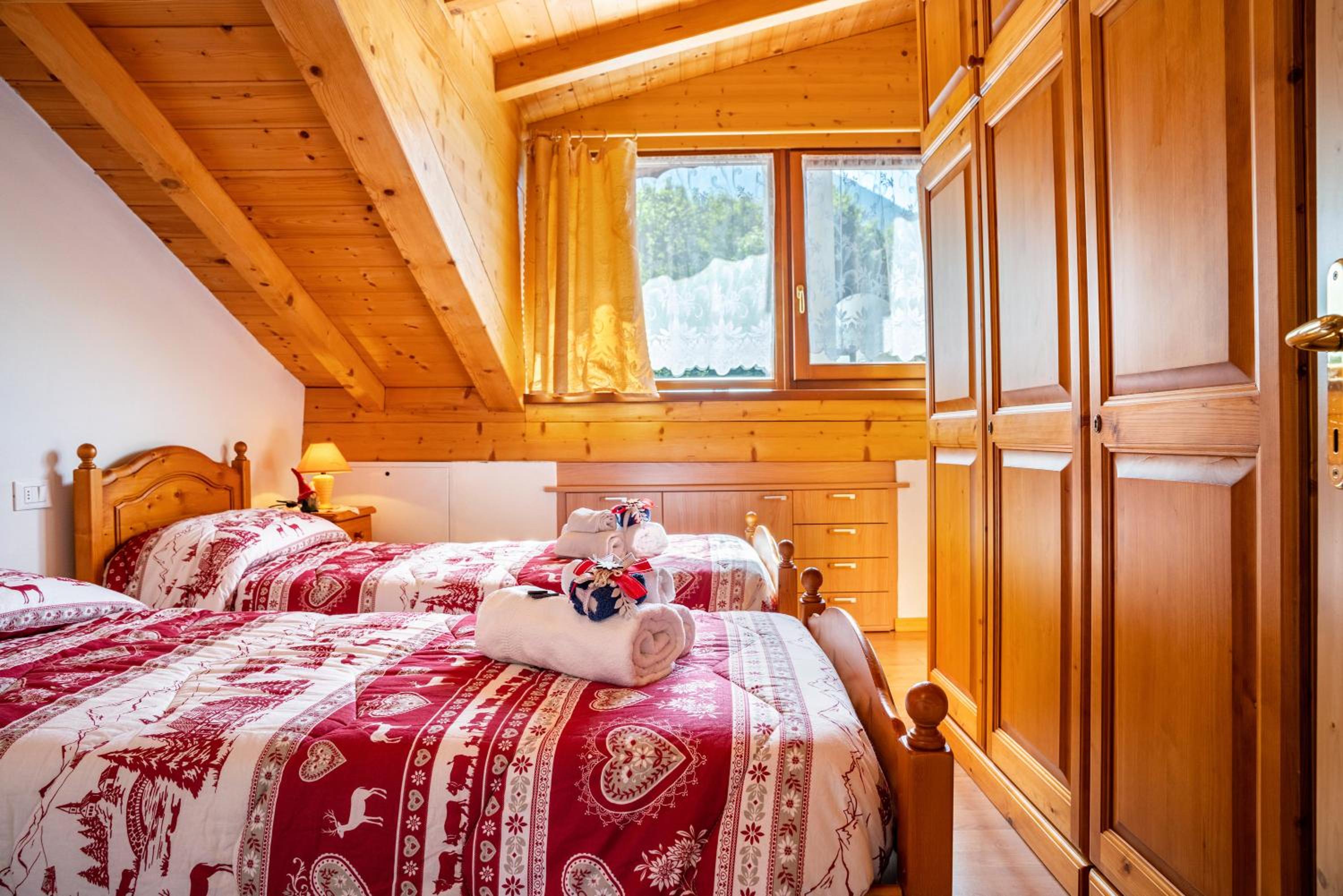 Two-Bedroom Deluxe Apartment with Garden View photo 2