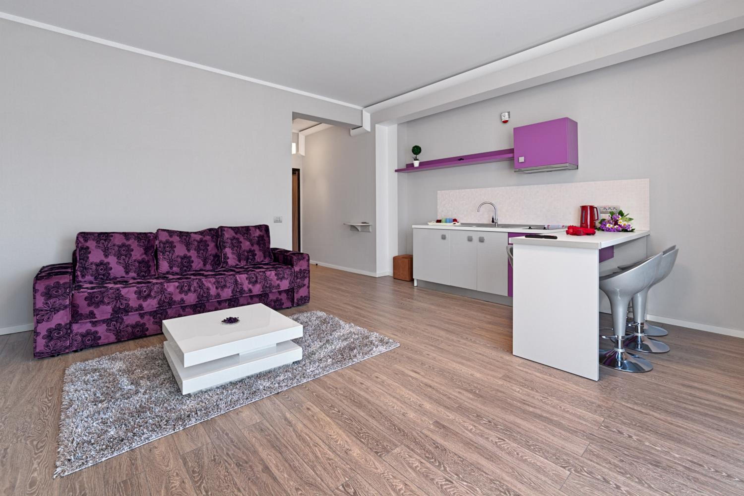 One-Bedroom Apartment - Photo 11