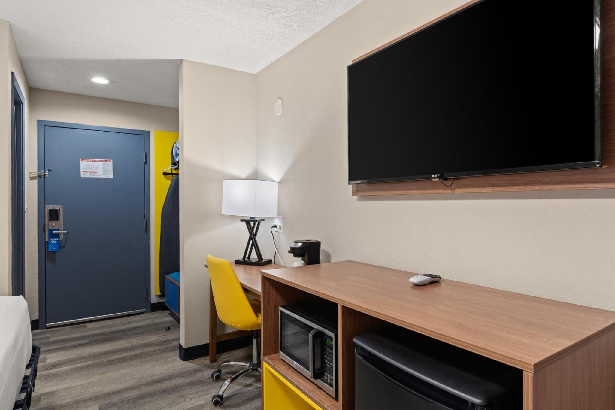 Double Room with Two Double Beds - Non-Smoking - Photo 8