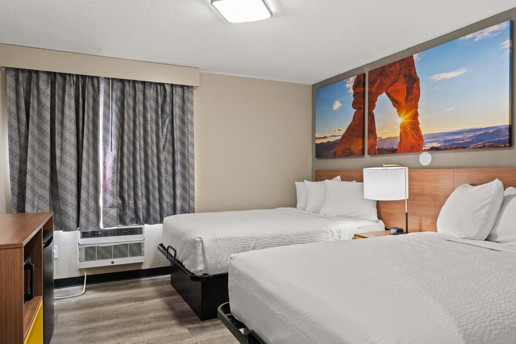 Double Room with Two Double Beds - Non-Smoking - Photo 4